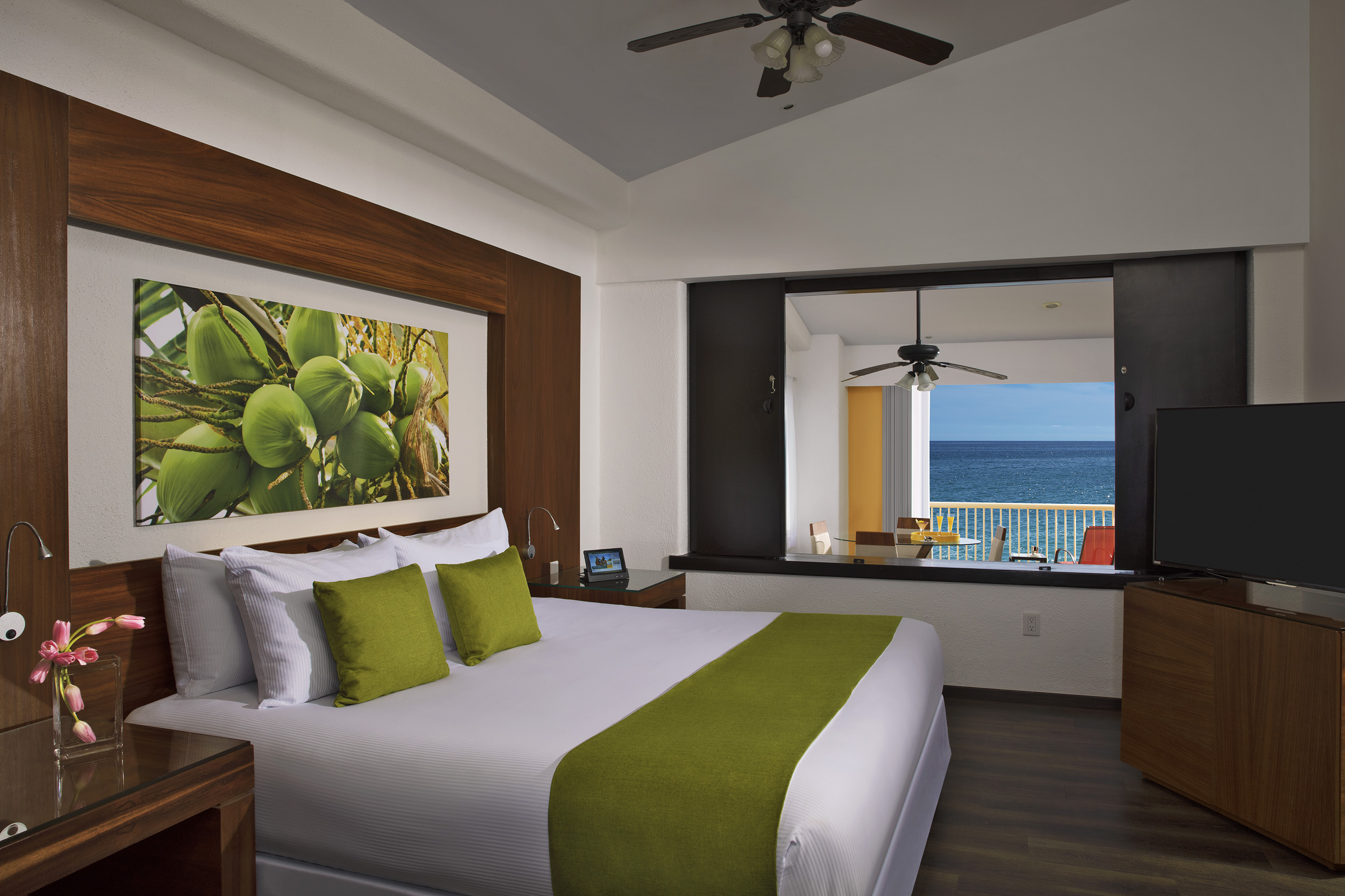 Junior Suite Ocean Front King Bed