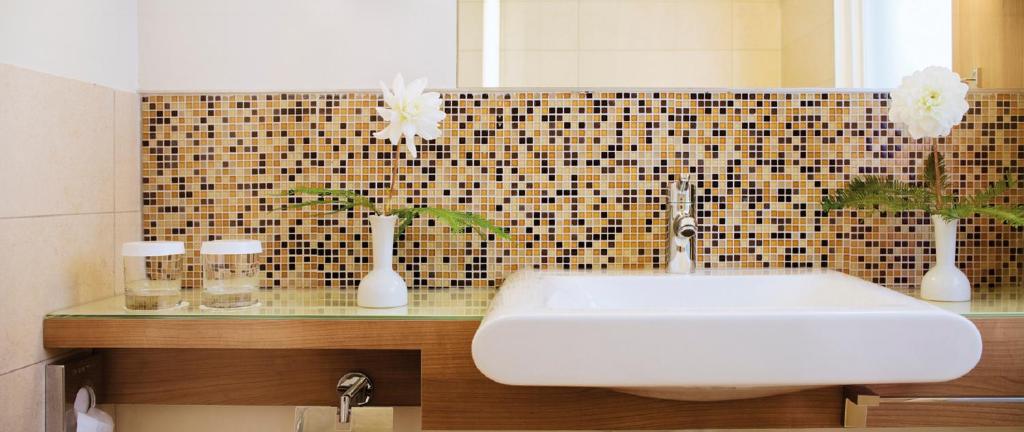 Double Classic Queen Bed