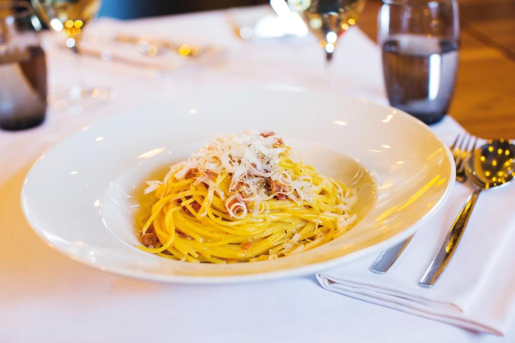 Double Queen Size Bed