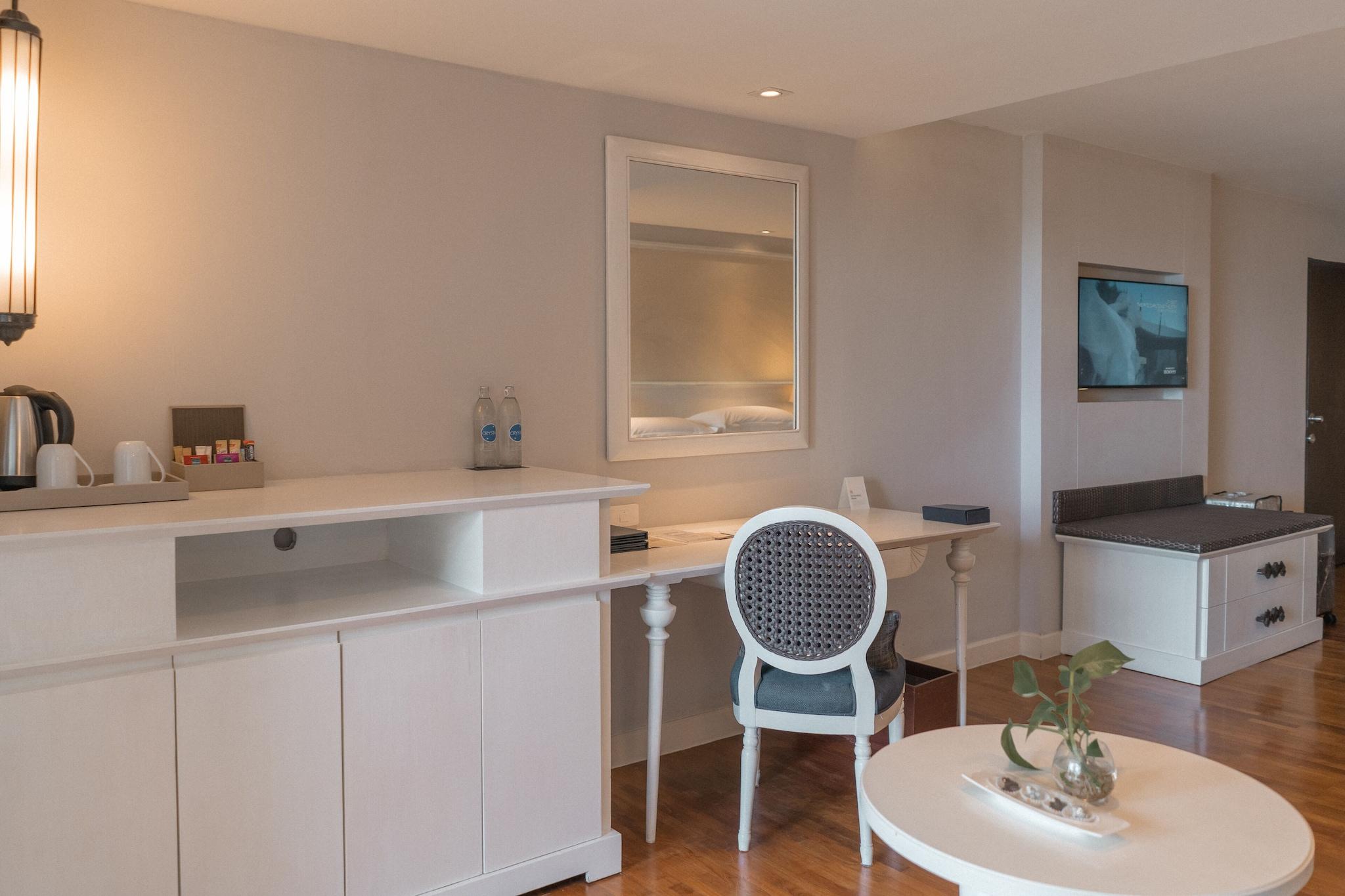 Family Room King Size Bed