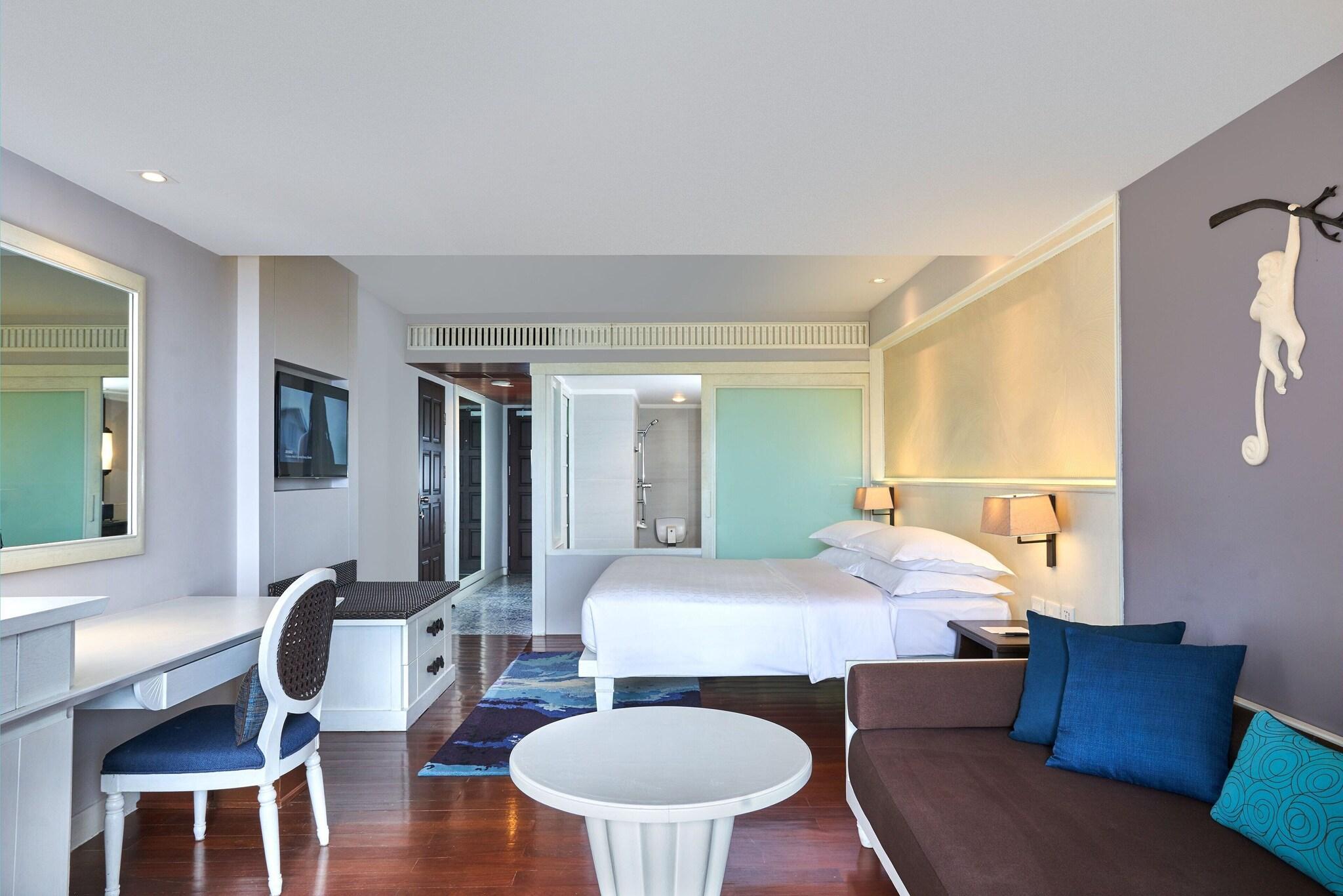 Double Deluxe King Bed