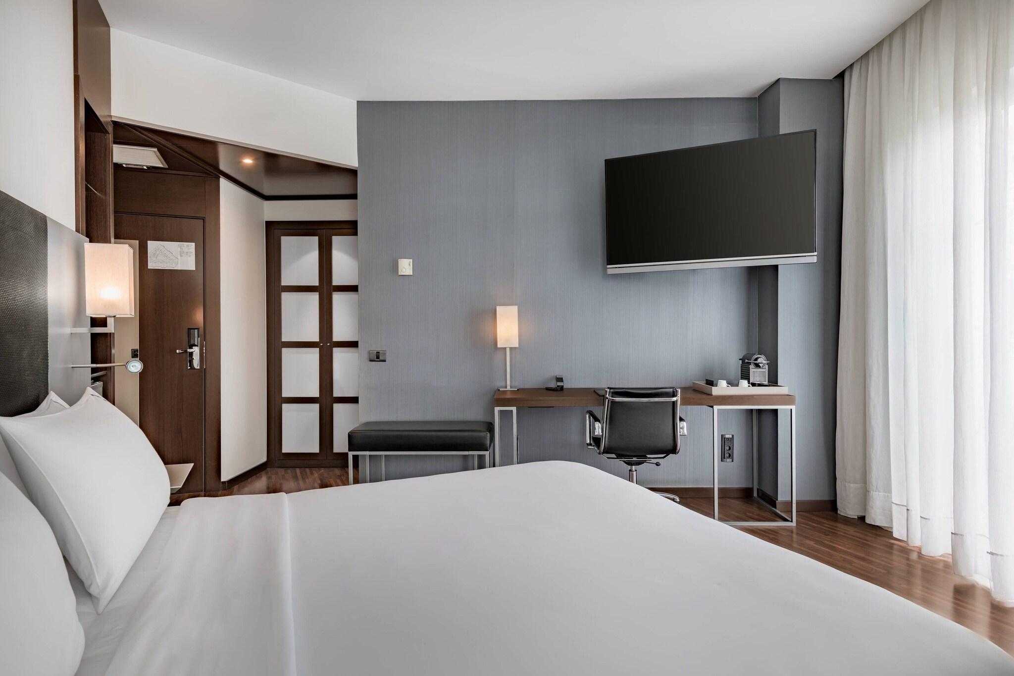 Double City View King Bed