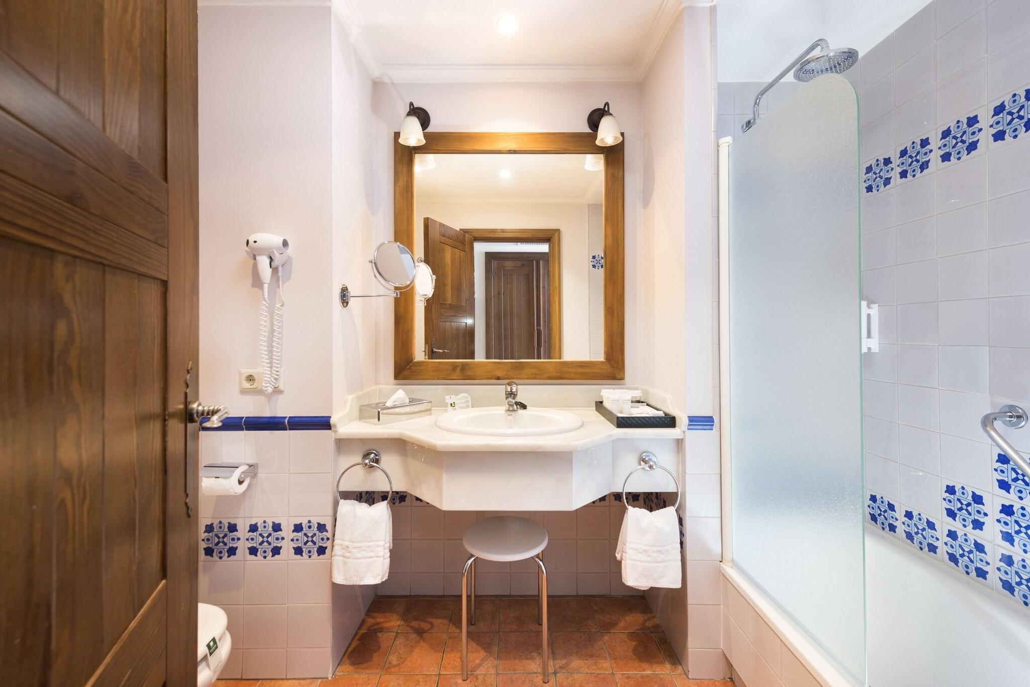 Double Partial Sea View