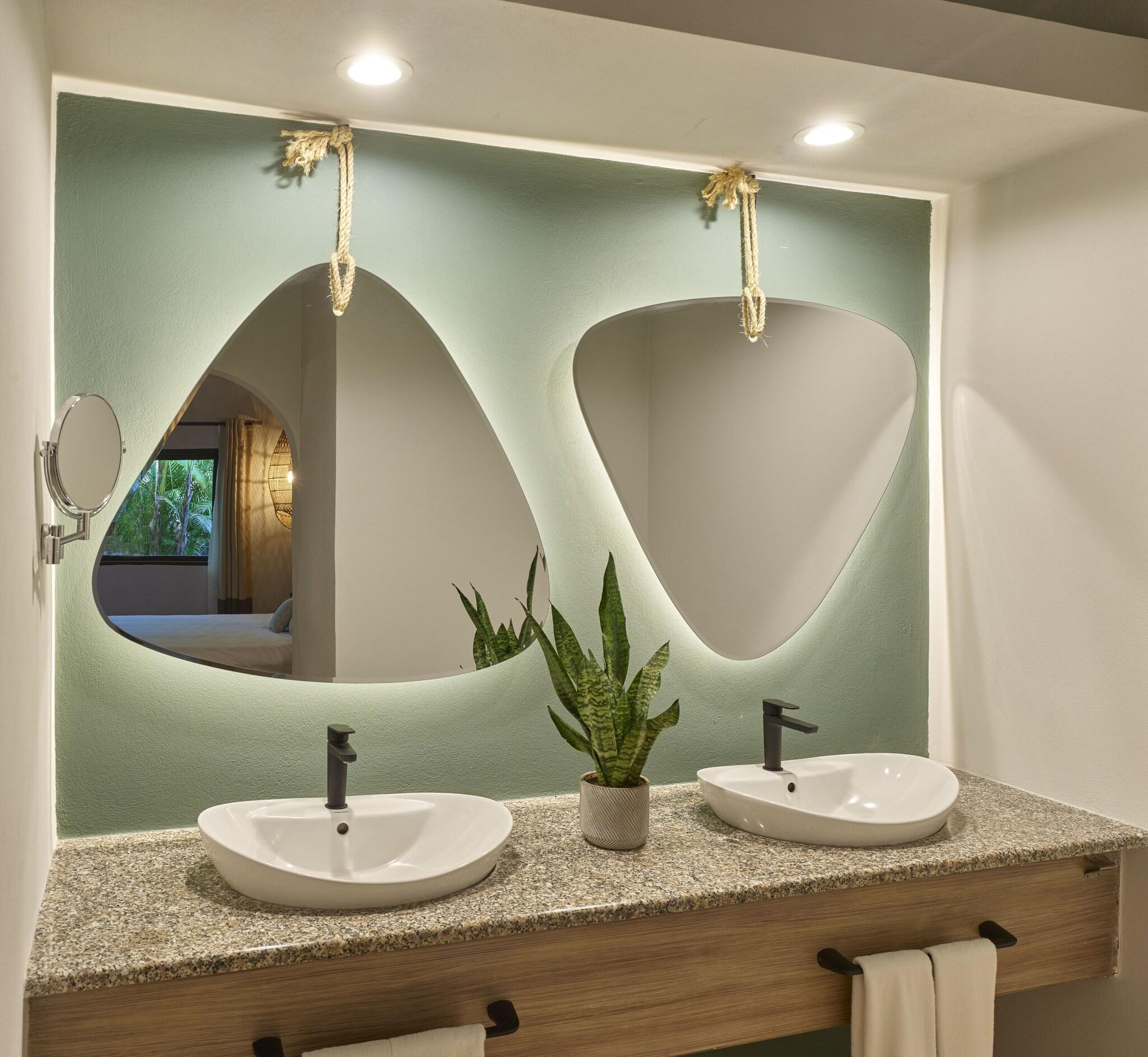 Quadruple Deluxe Two Queen Beds