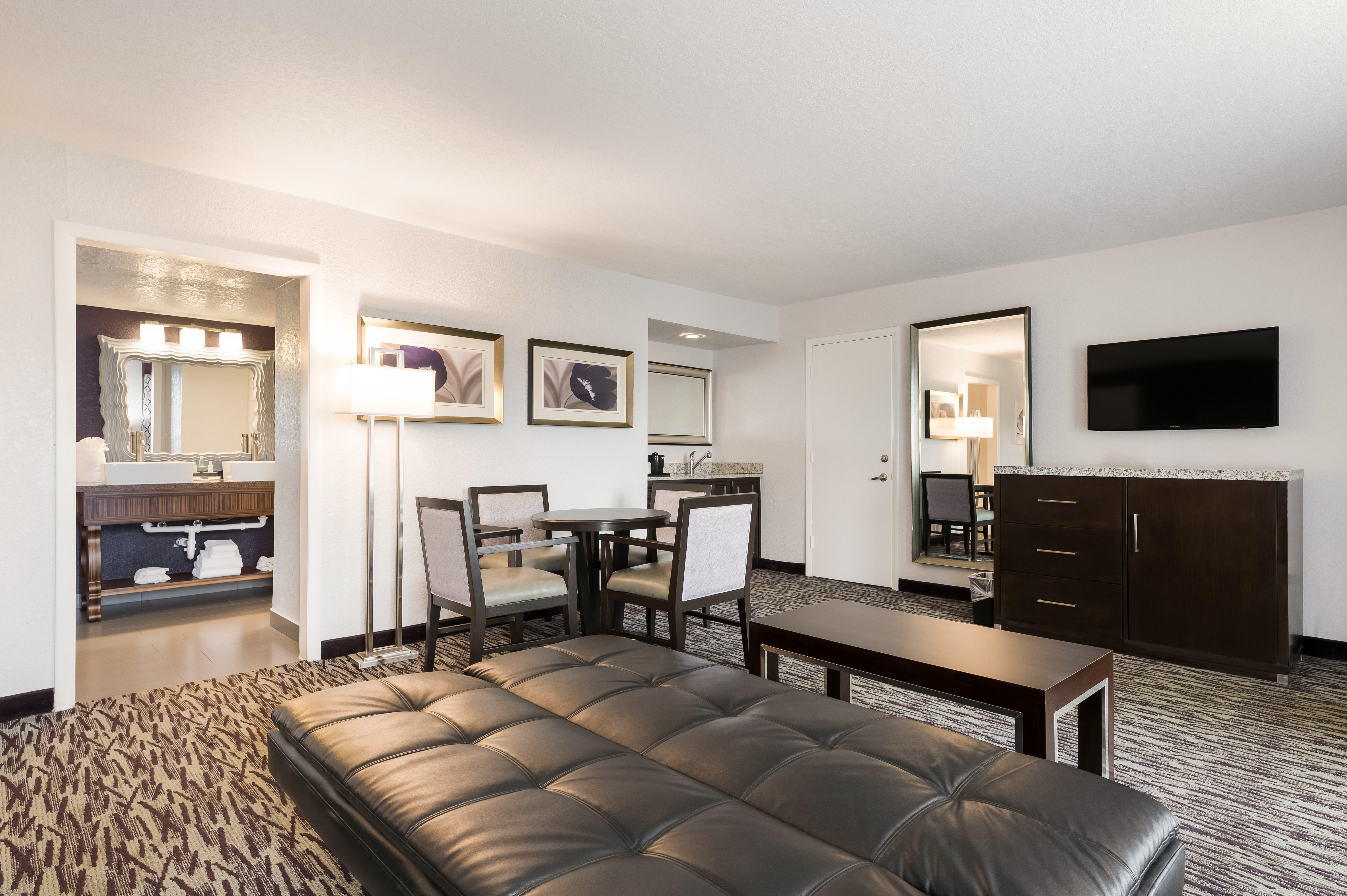 Double King Bed Non Smoking