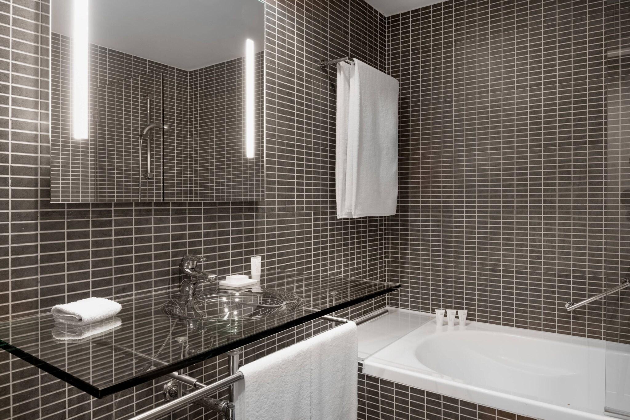 Double Garden View King Bed