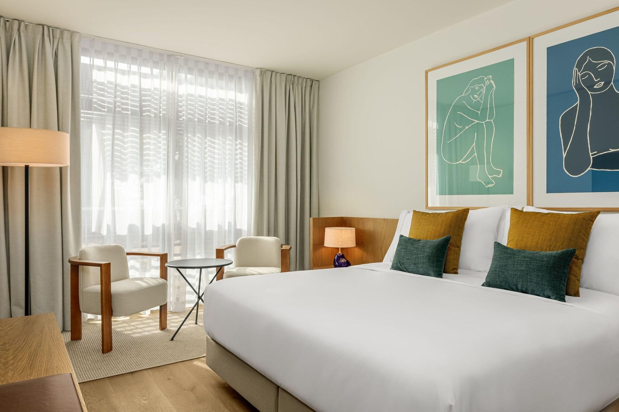 Double Garden View King Bed