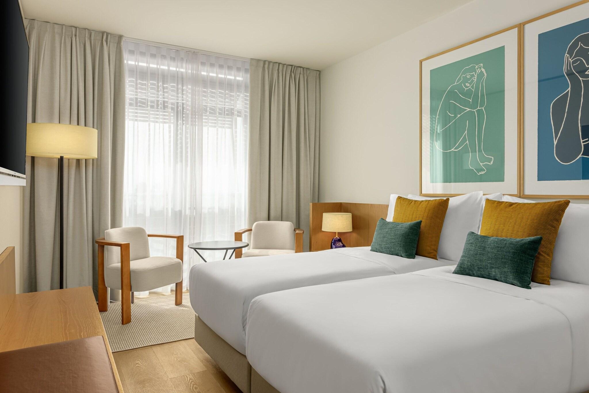 Double Garden View King Bed