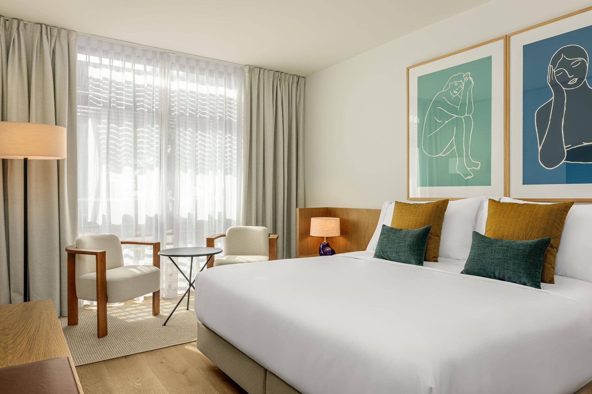 Double Garden View King Bed