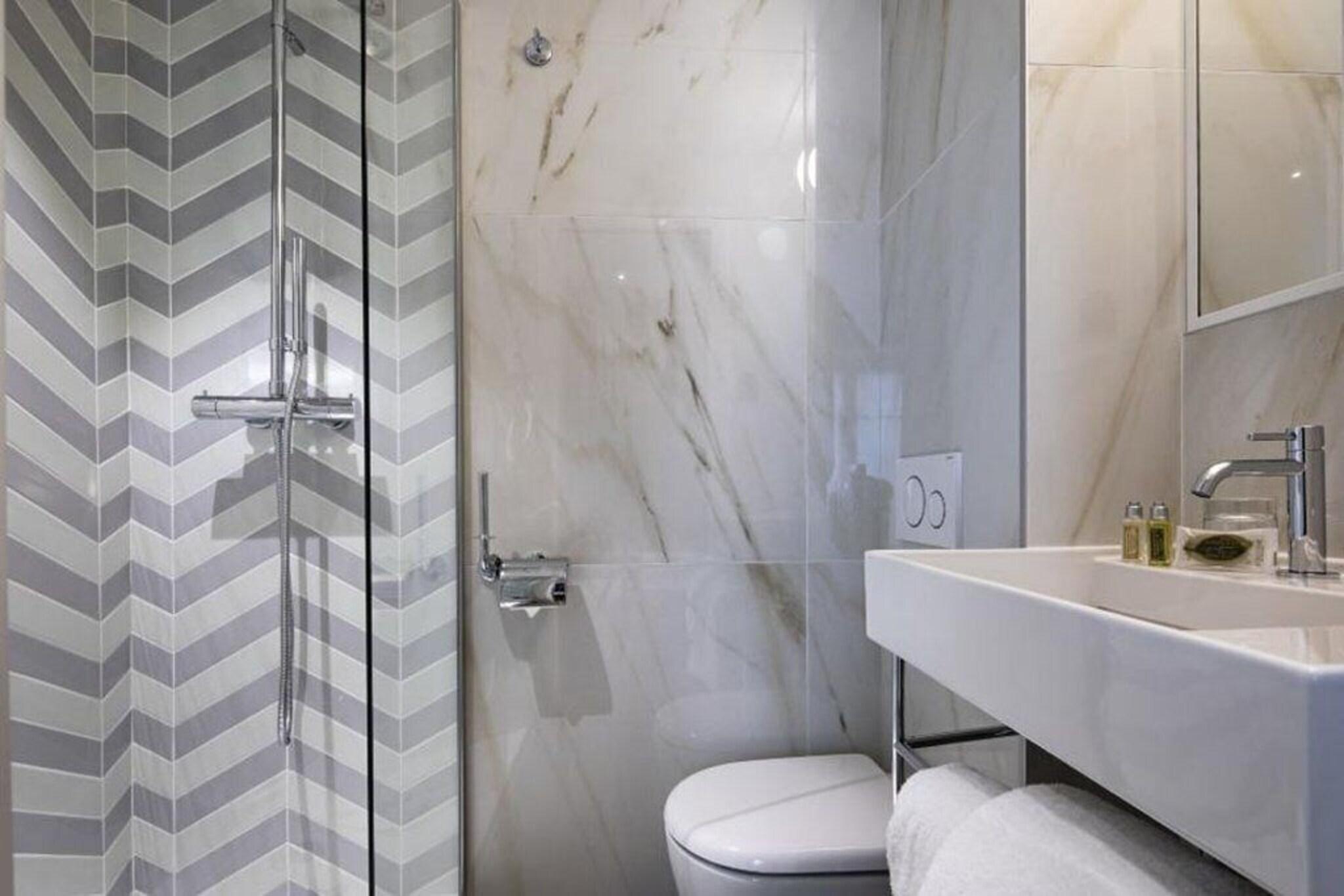 Quadruple Connecting Room