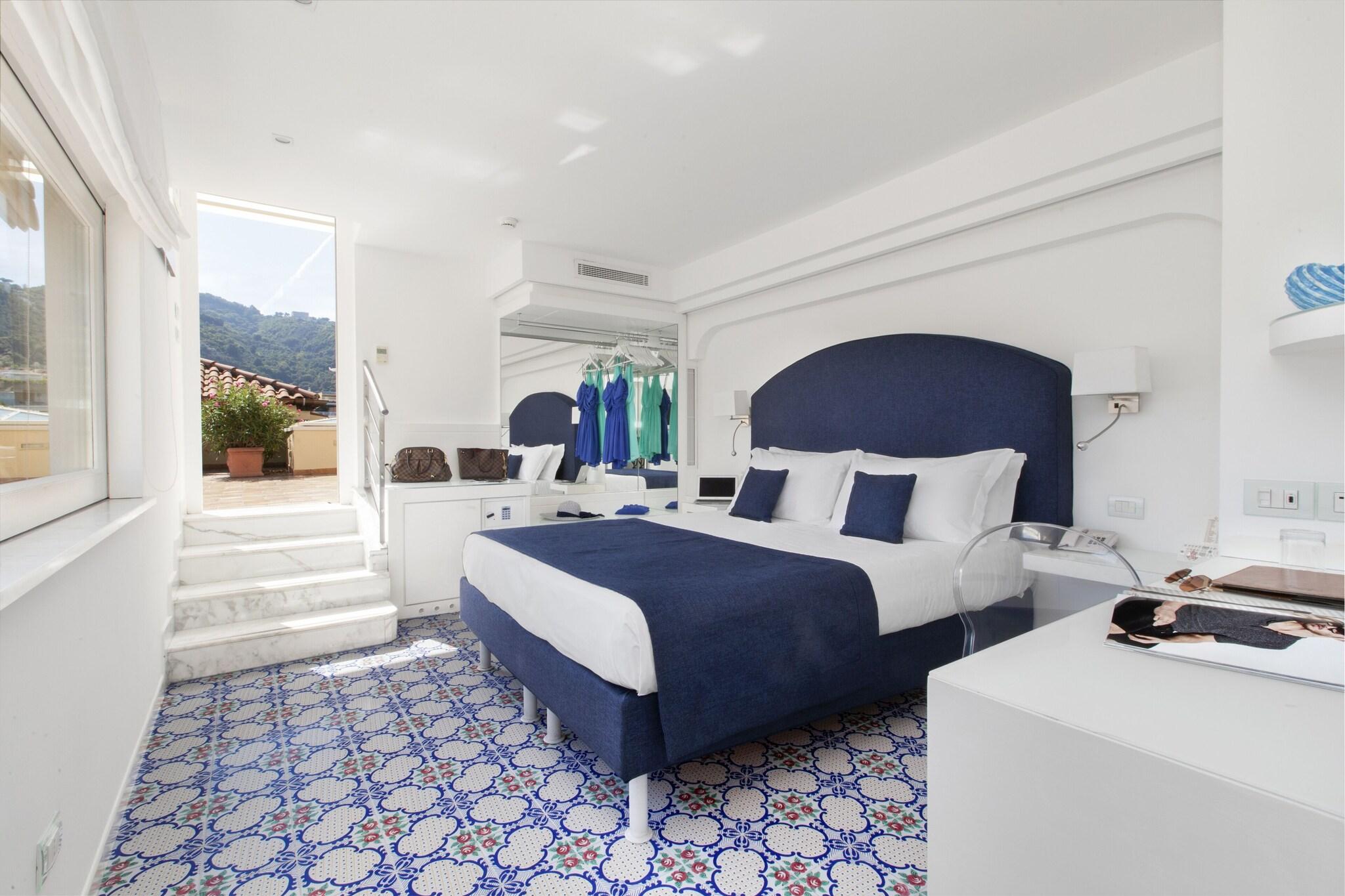 Double City View Queen Bed