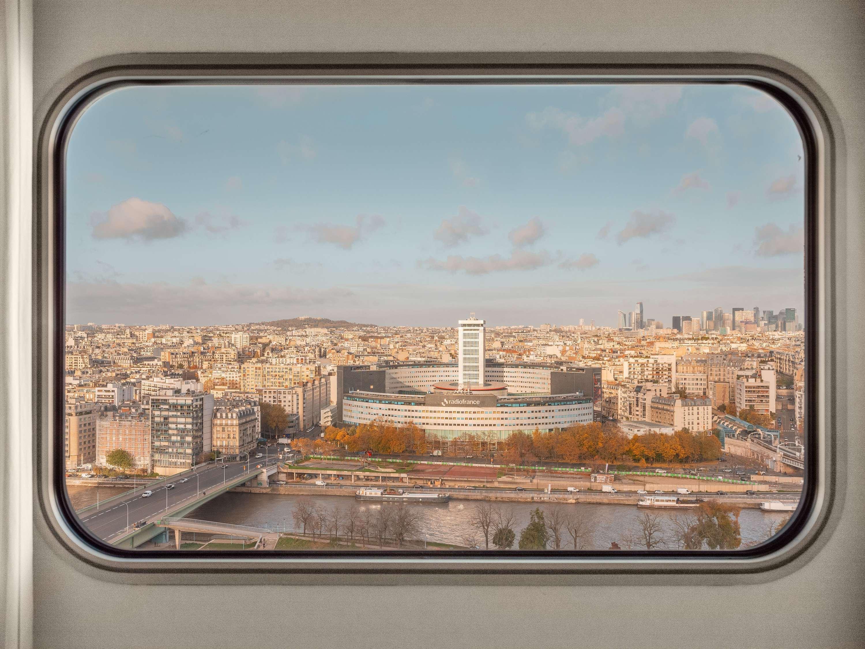 Double Executive Queen Bed