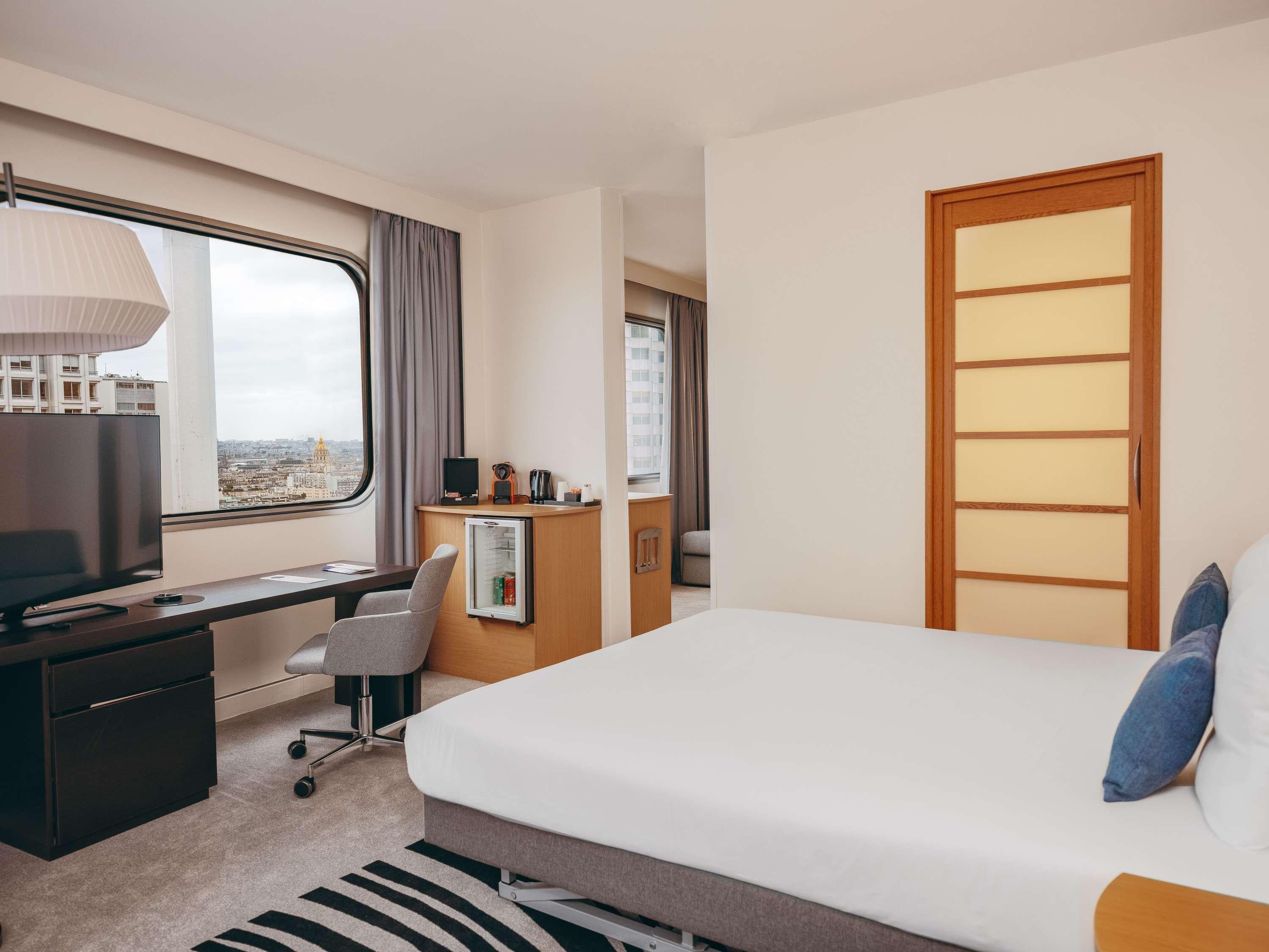 Double Executive Queen Bed