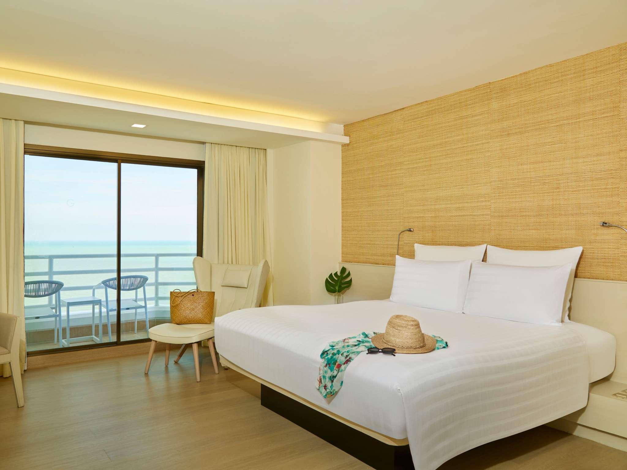Suite Sea View King Bed
