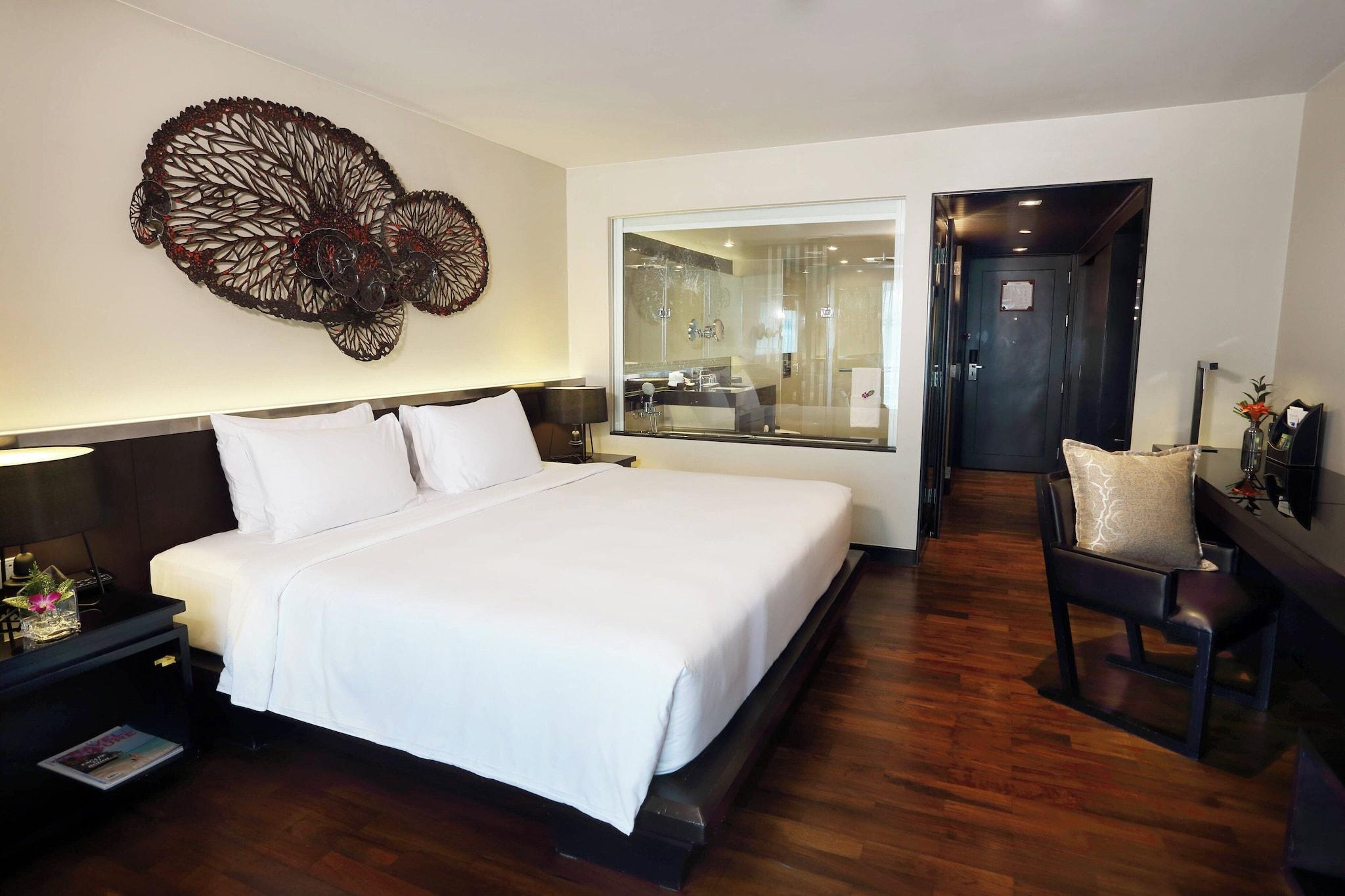 Double Pool View King Bed