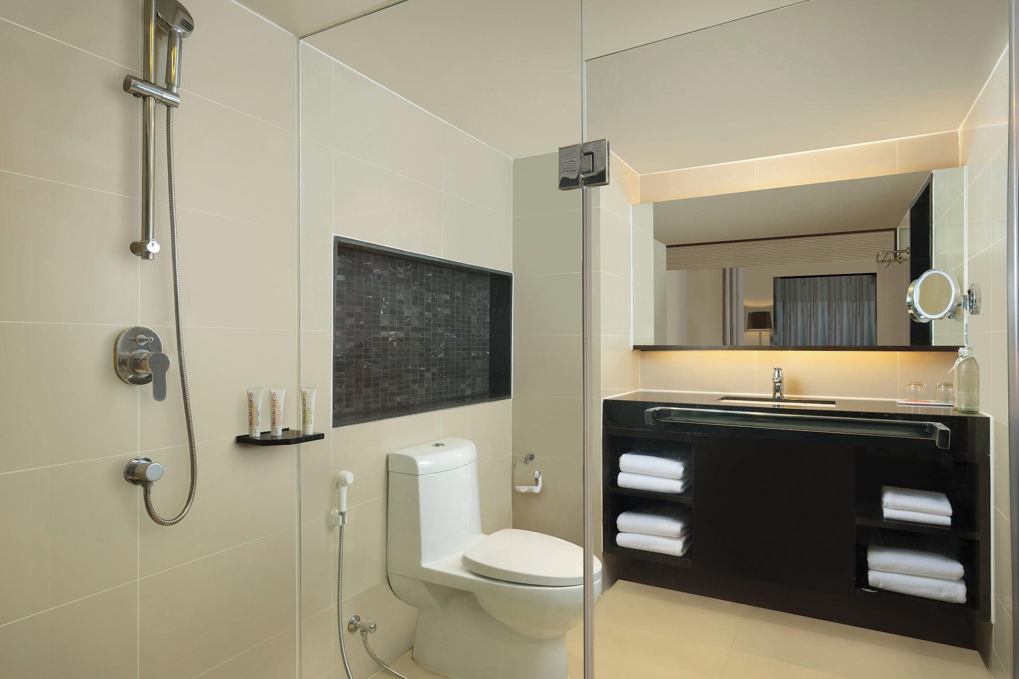 Double Pool View King Bed