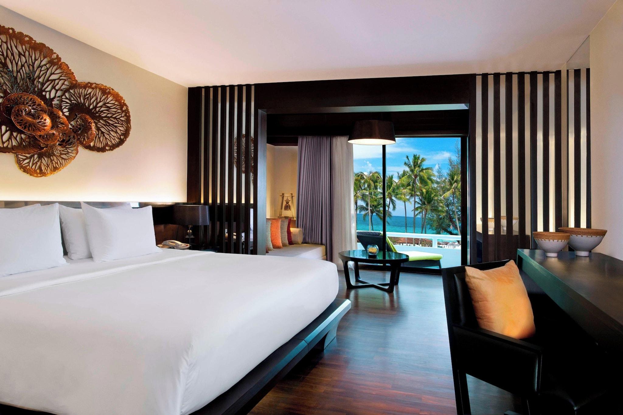 Junior Suite Ocean View King Bed