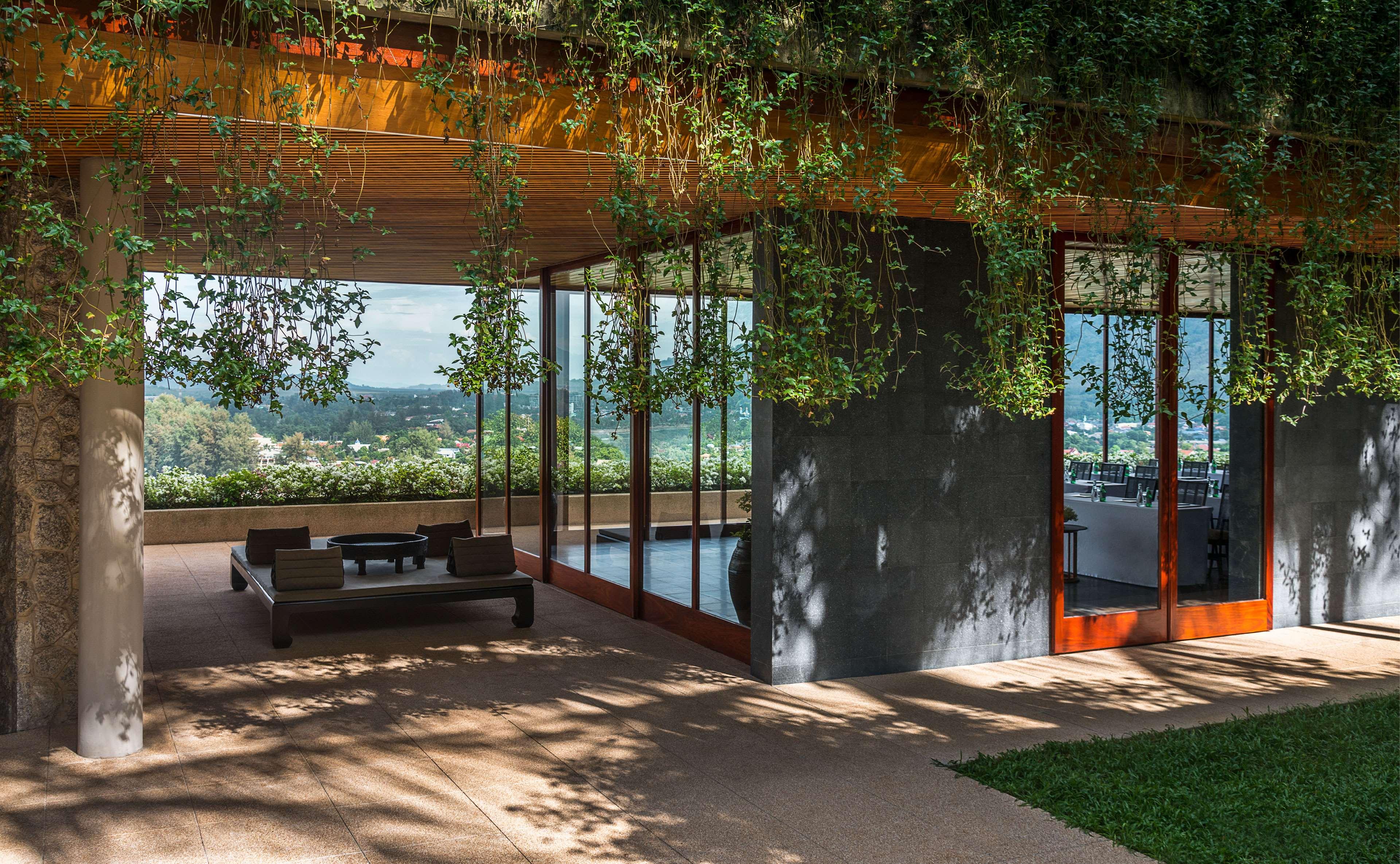 Villa Six Bedrooms with More Than Three Bathrooms