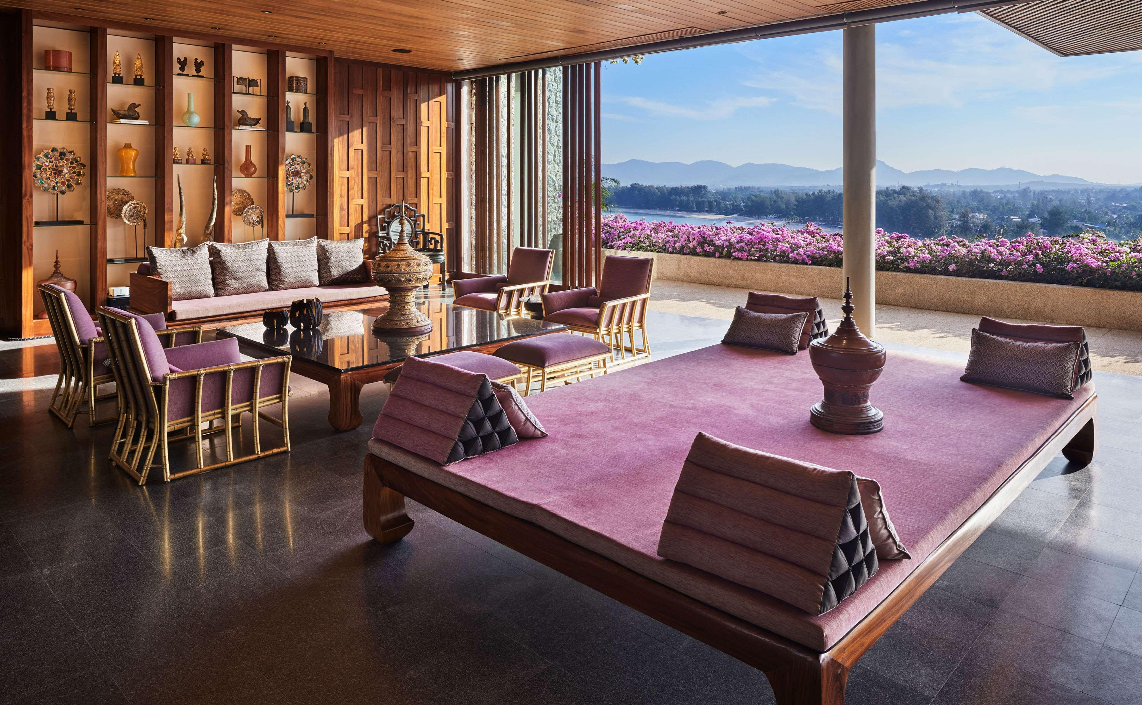 Villa Six Bedrooms with More Than Three Bathrooms