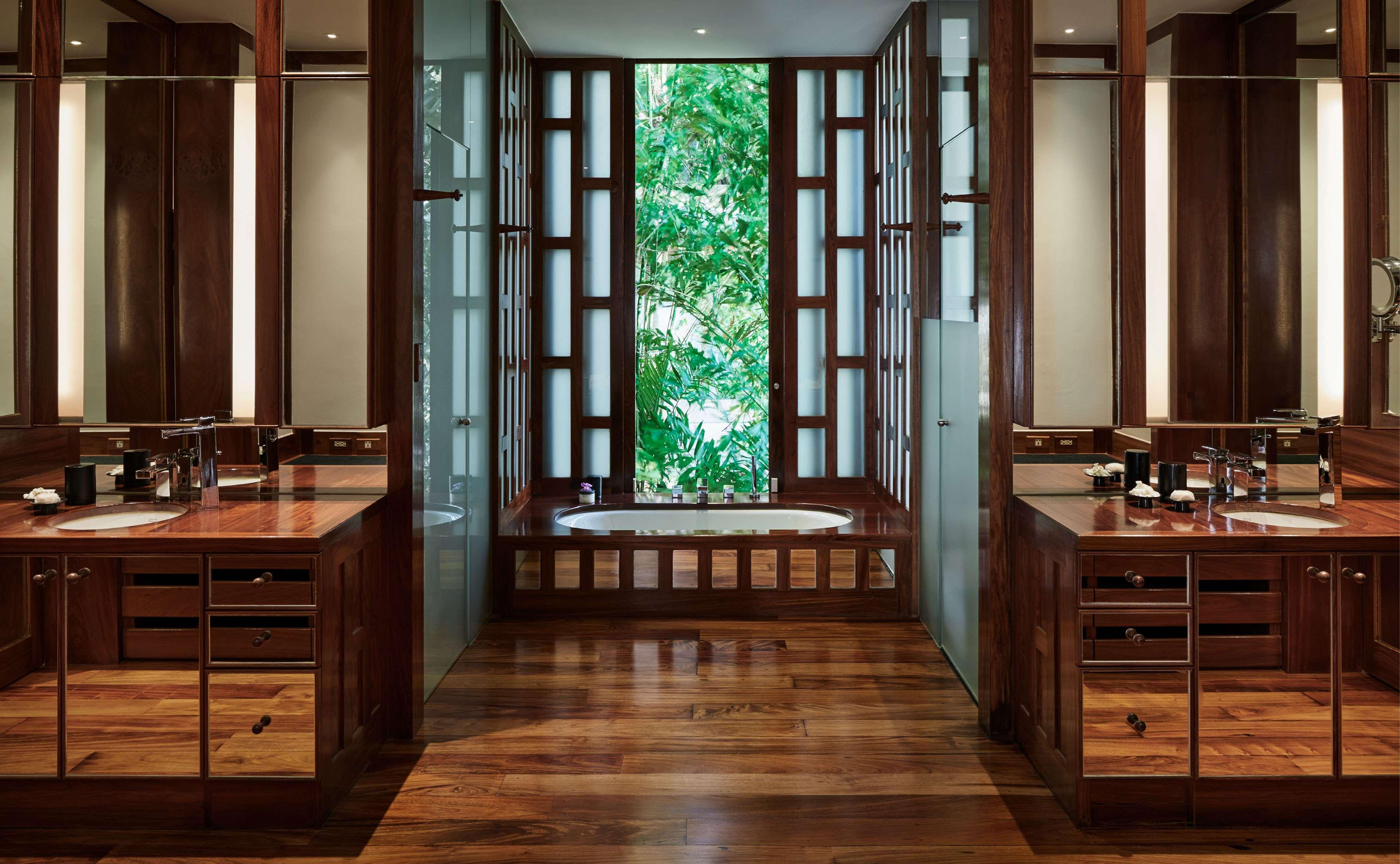 Villa Six Bedrooms with More Than Three Bathrooms