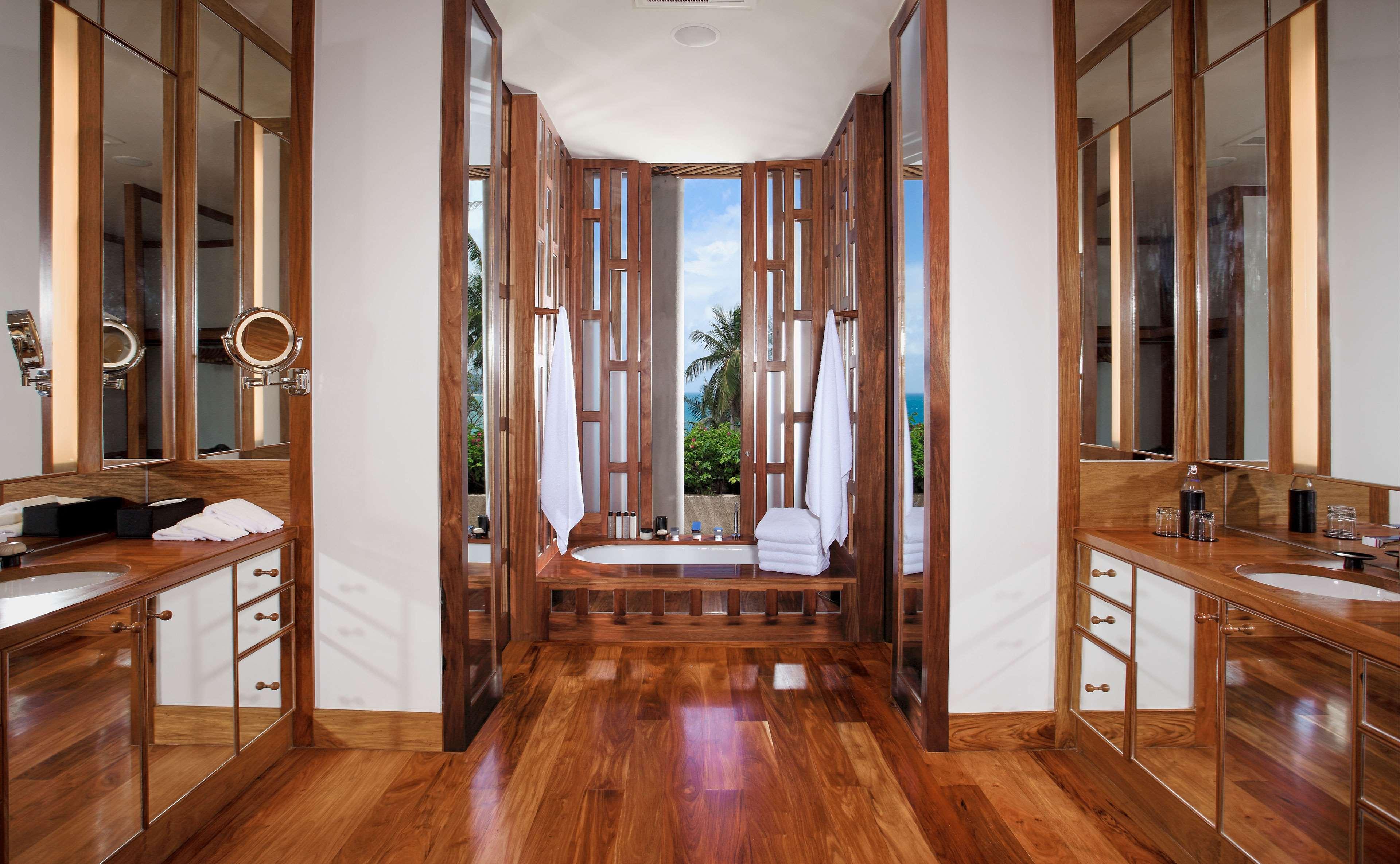 Villa Seven Bedrooms with More Than Three Bathrooms