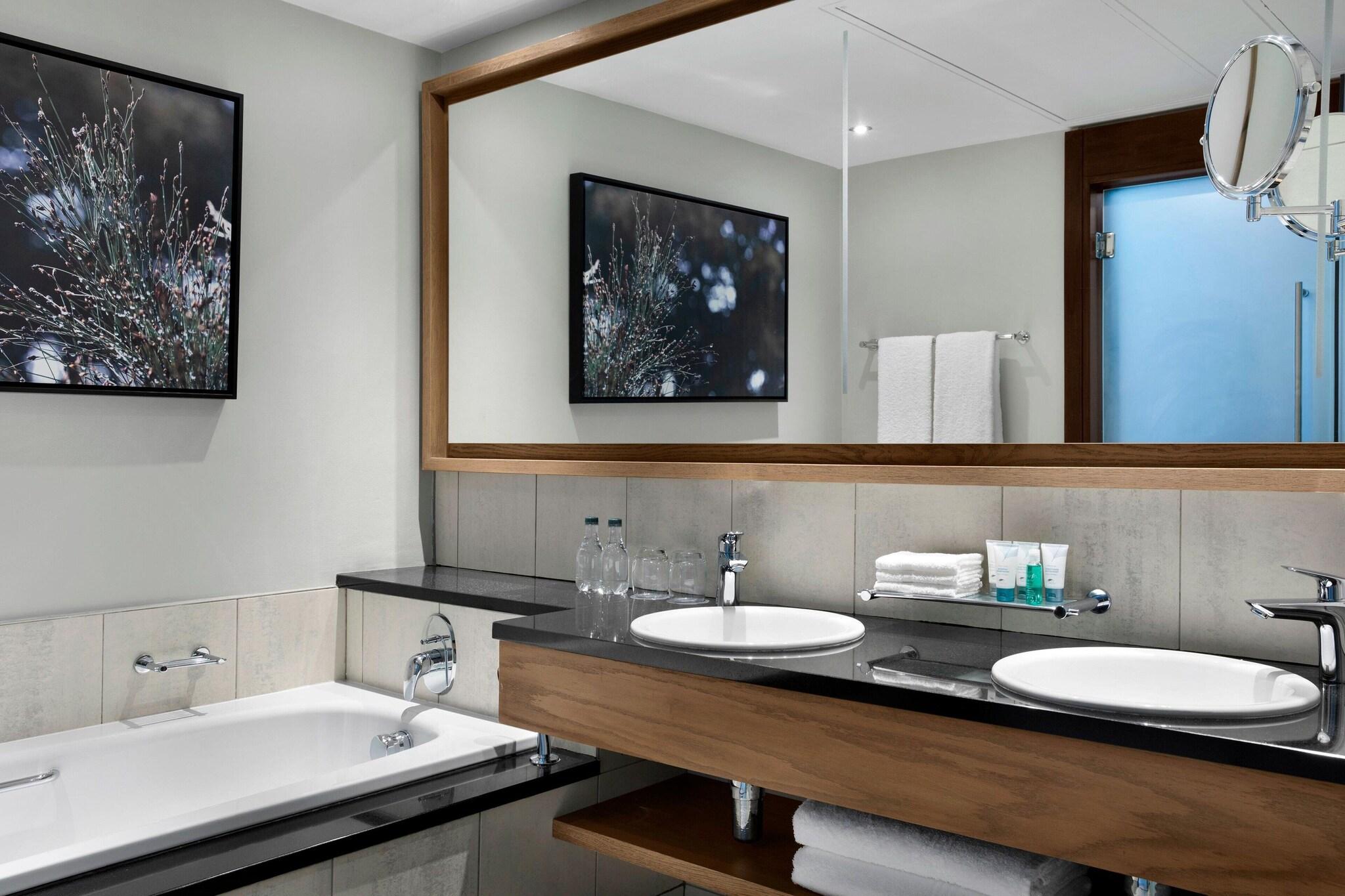 Double Deluxe King Bed