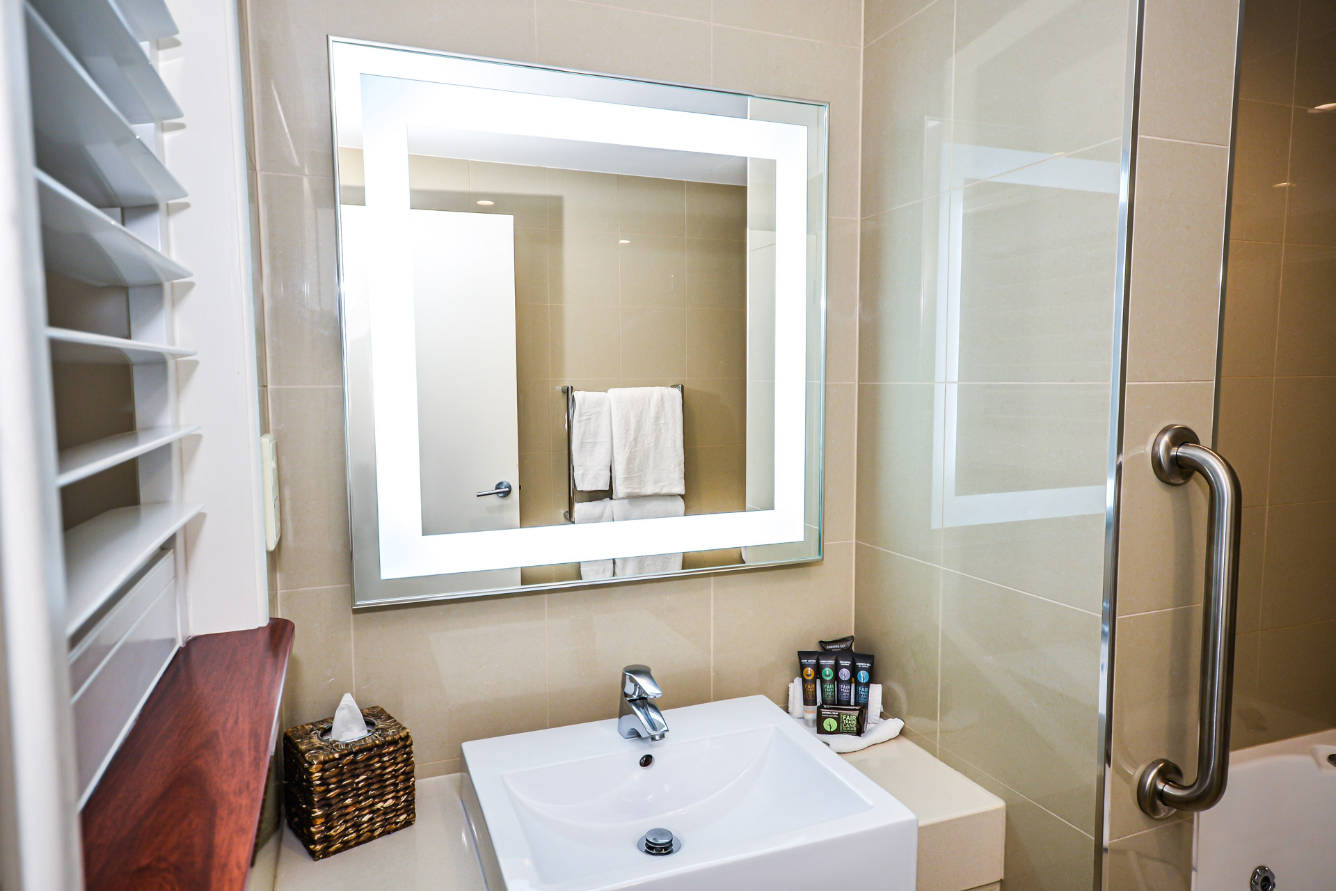 Suite Deluxe King Bed