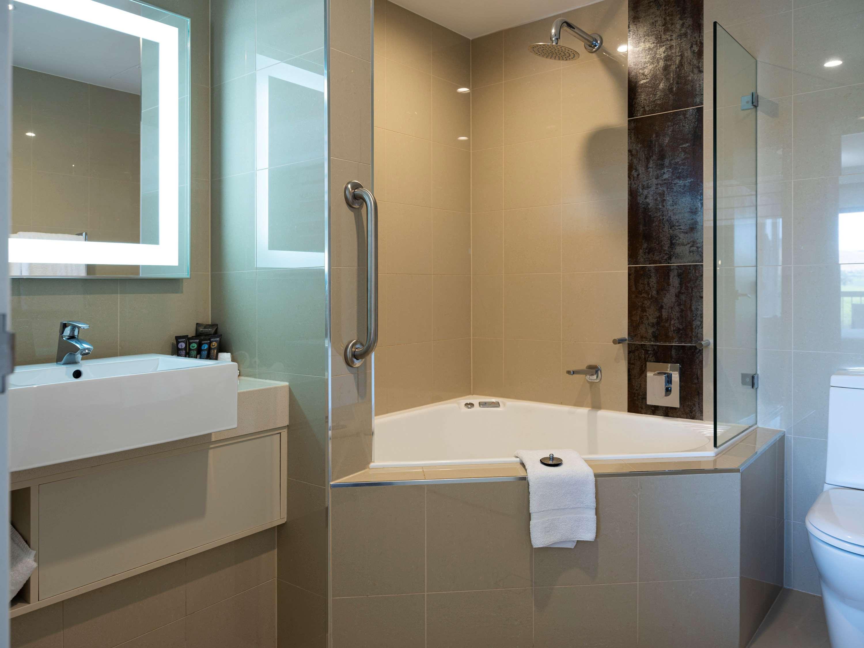 Suite Deluxe King Bed