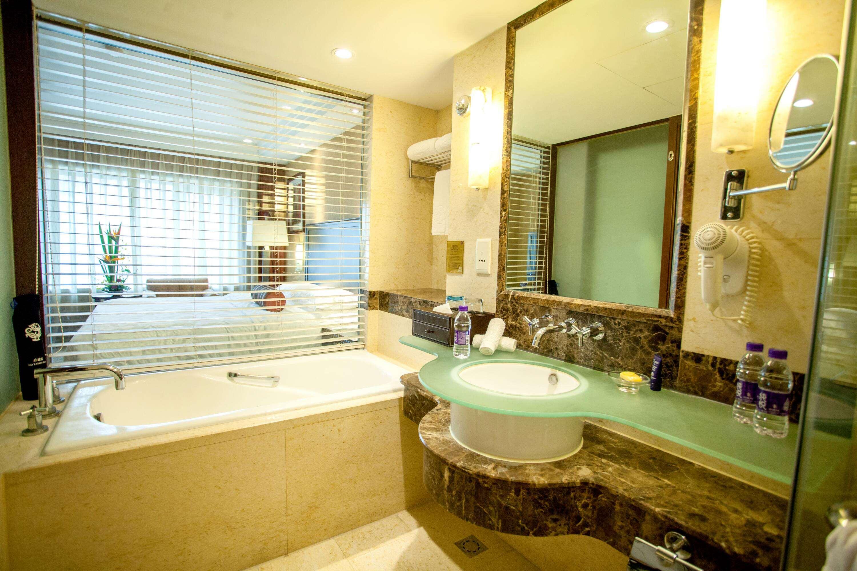 Double Deluxe King Bed