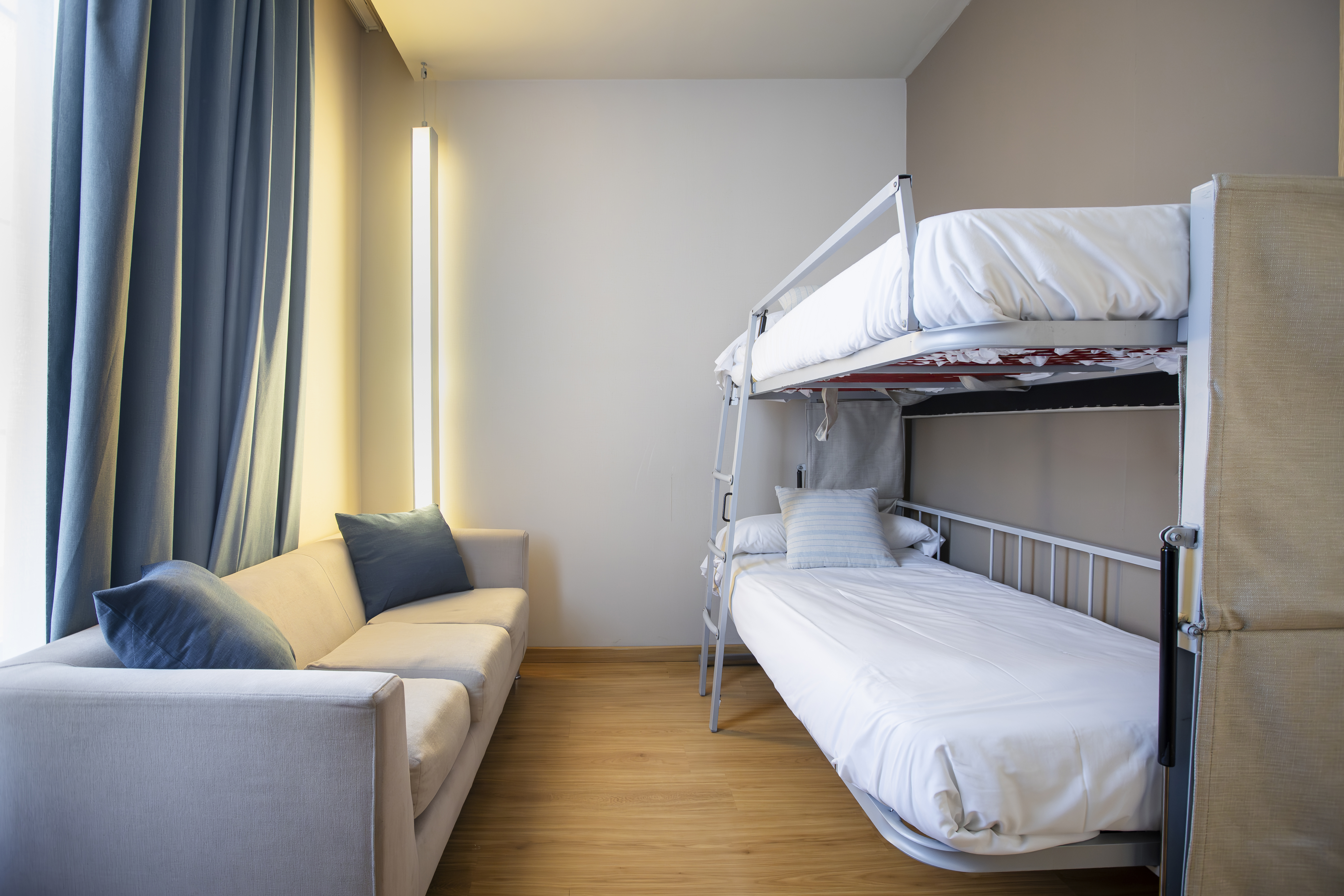 Family Room Capacity 4