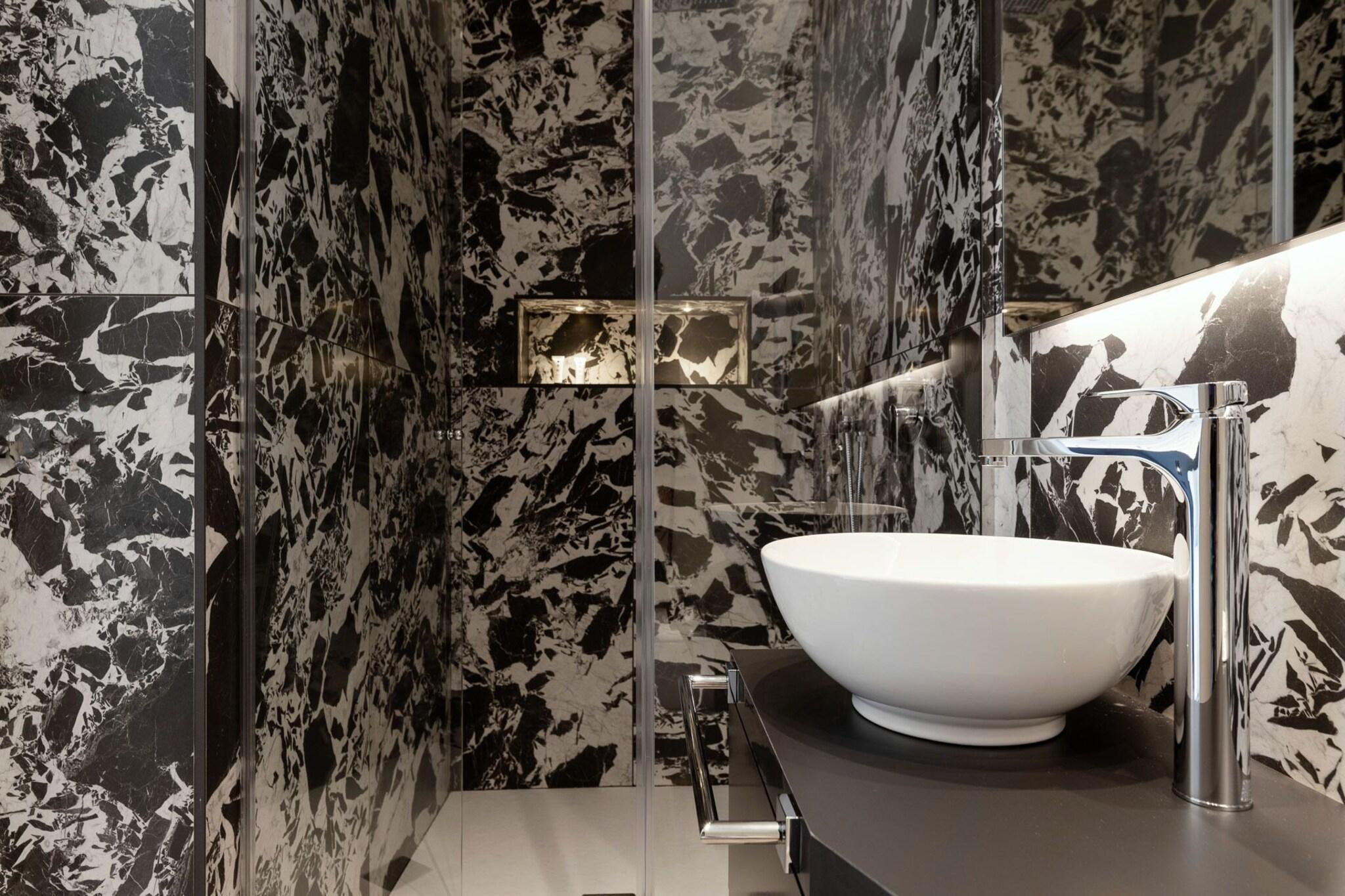 Suite Queen Size Bed