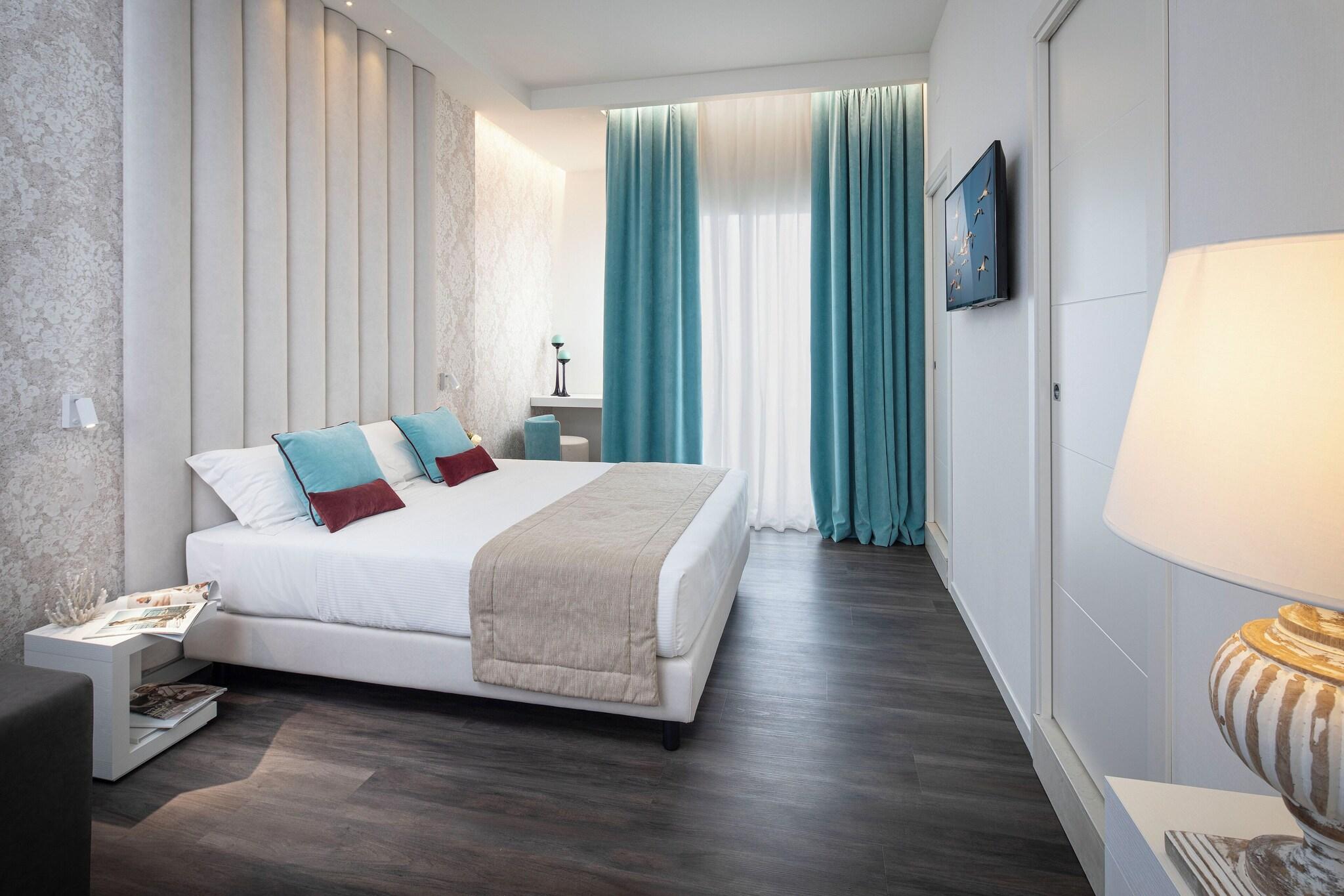 Junior Suite Queen Size Bed