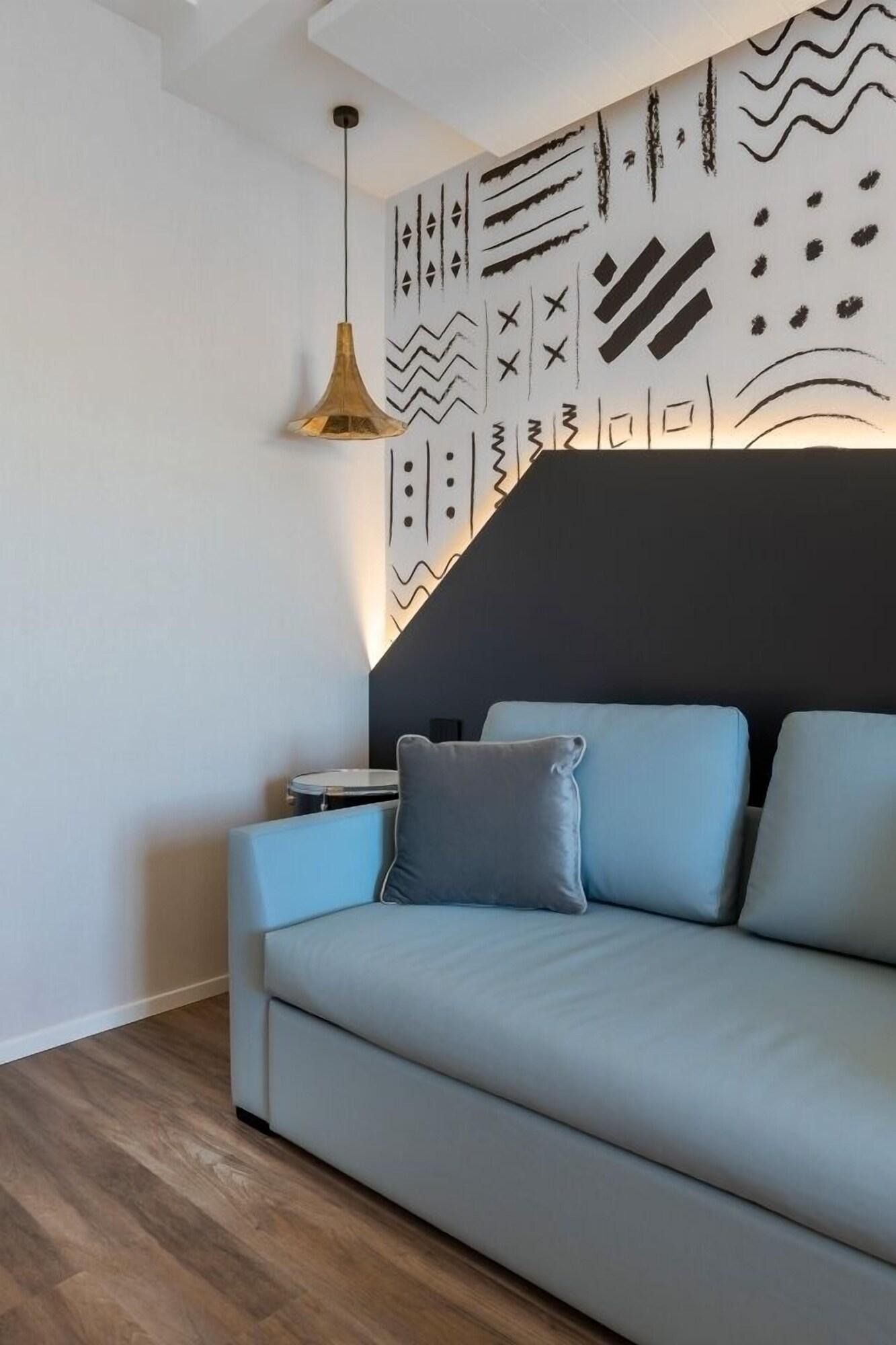 Junior Suite Queen Size Bed