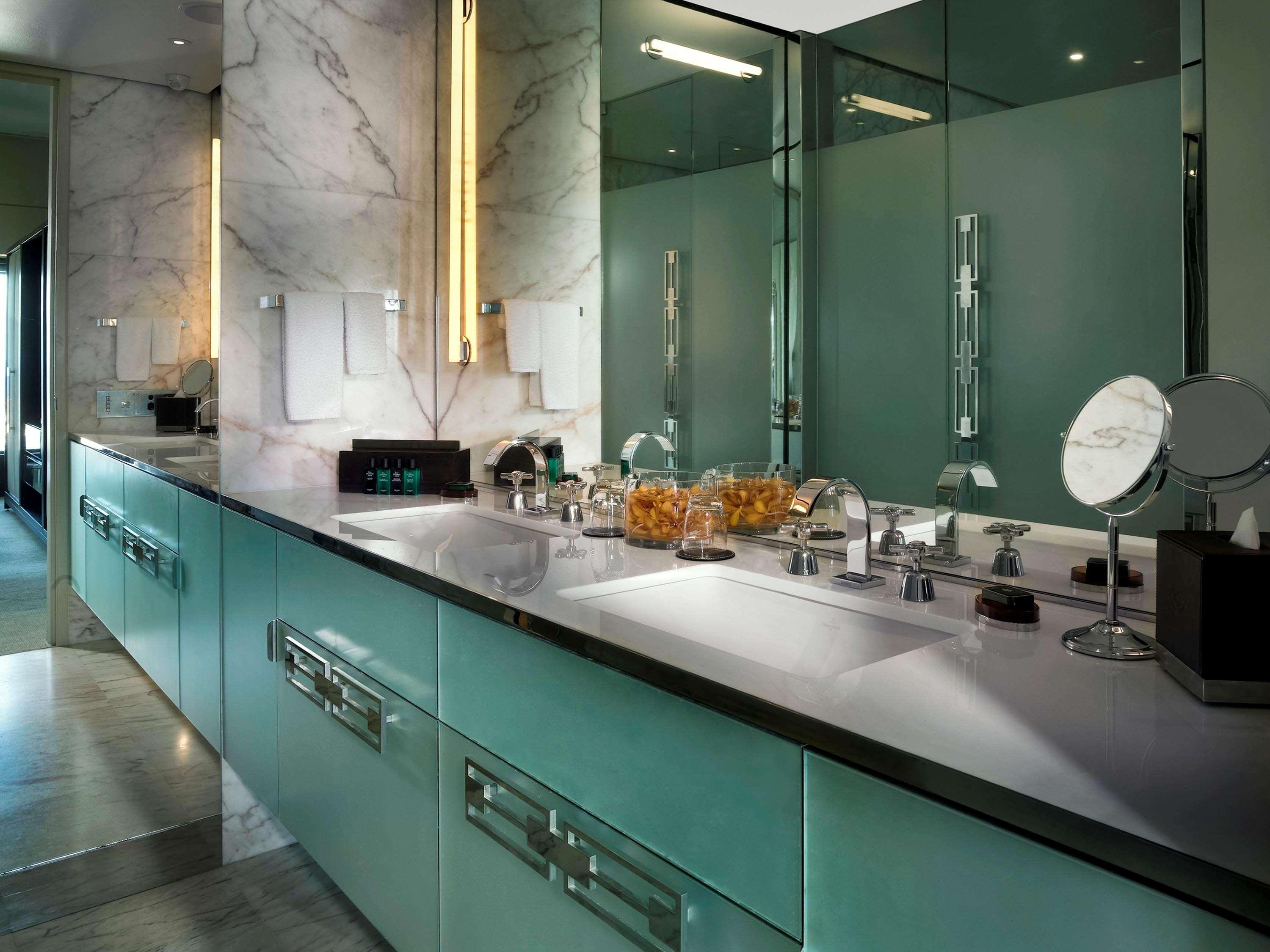 Suite Club City View