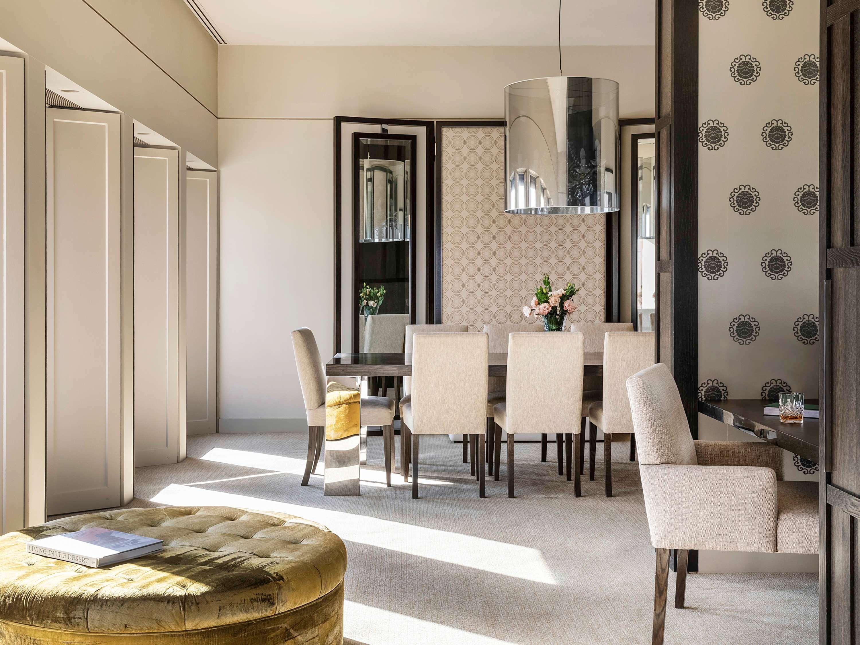 Suite Club City View