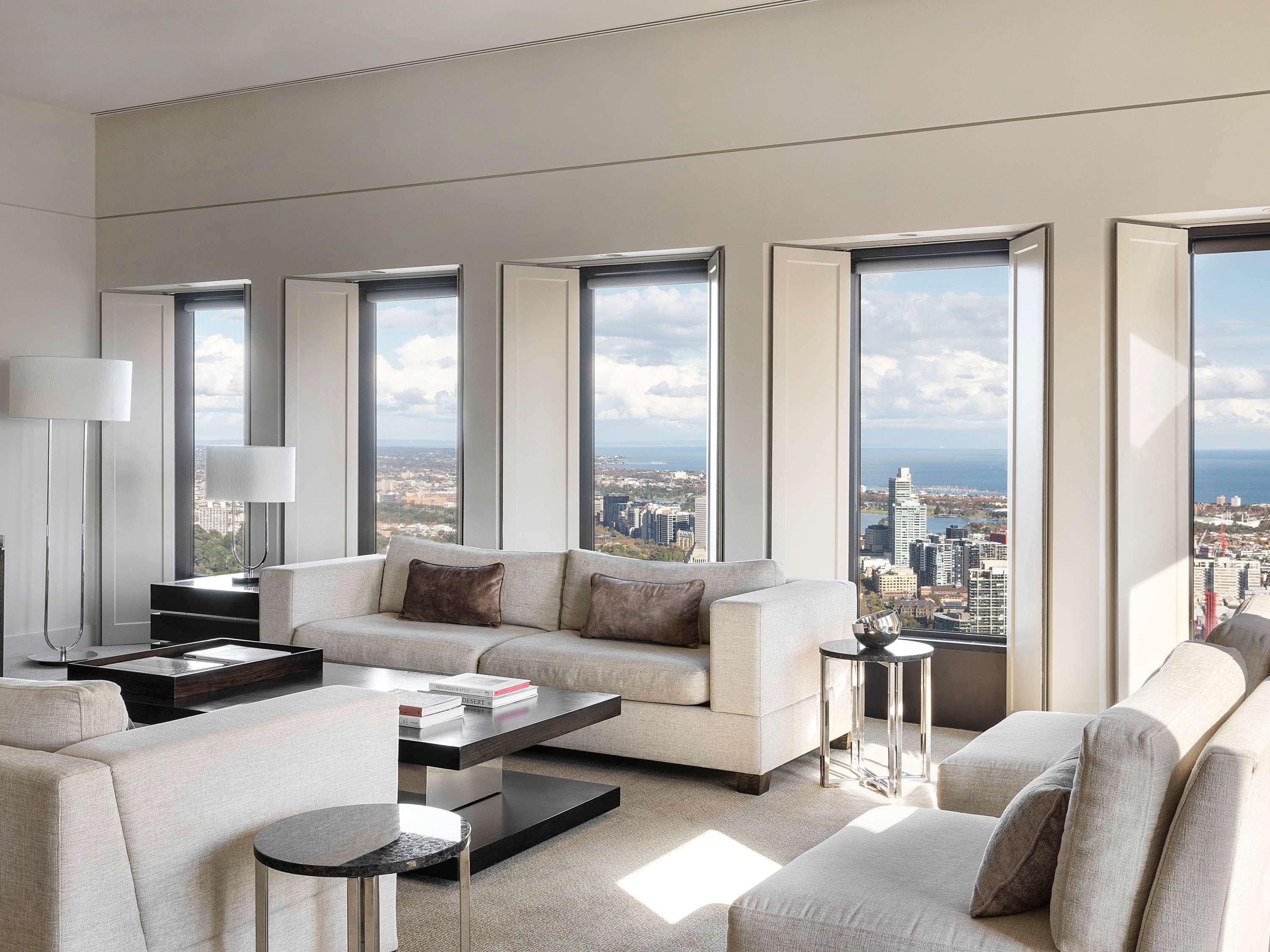 Suite Club City View