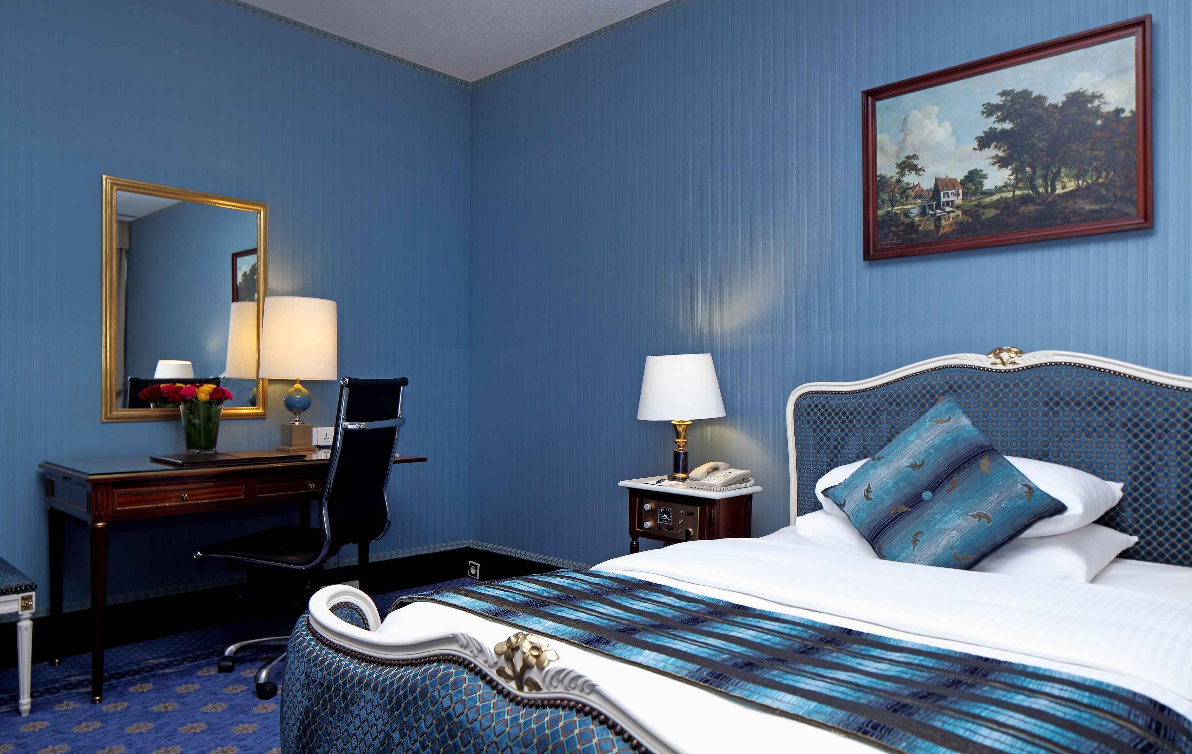 Double Queen Size Bed