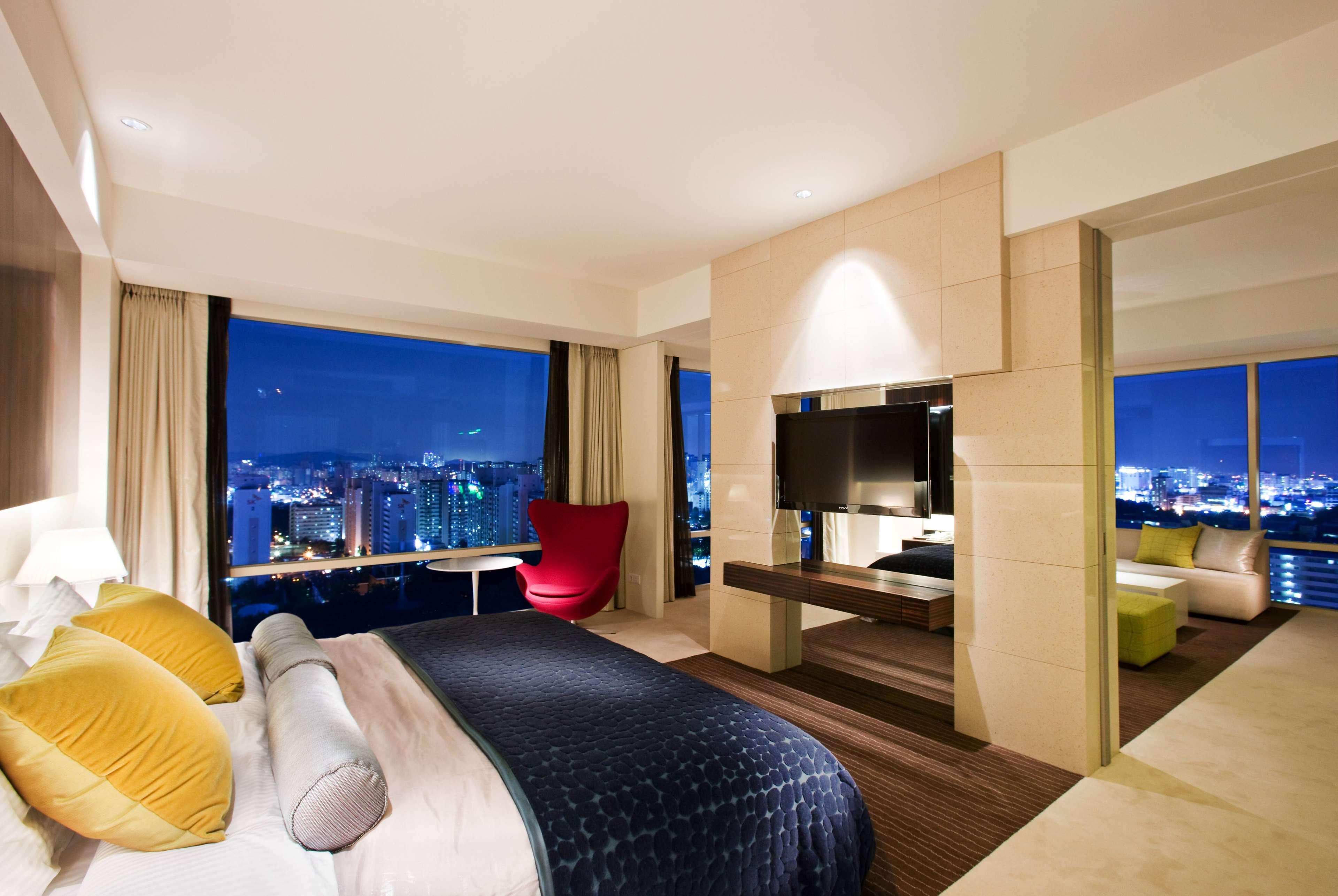 Double Premier King Bed