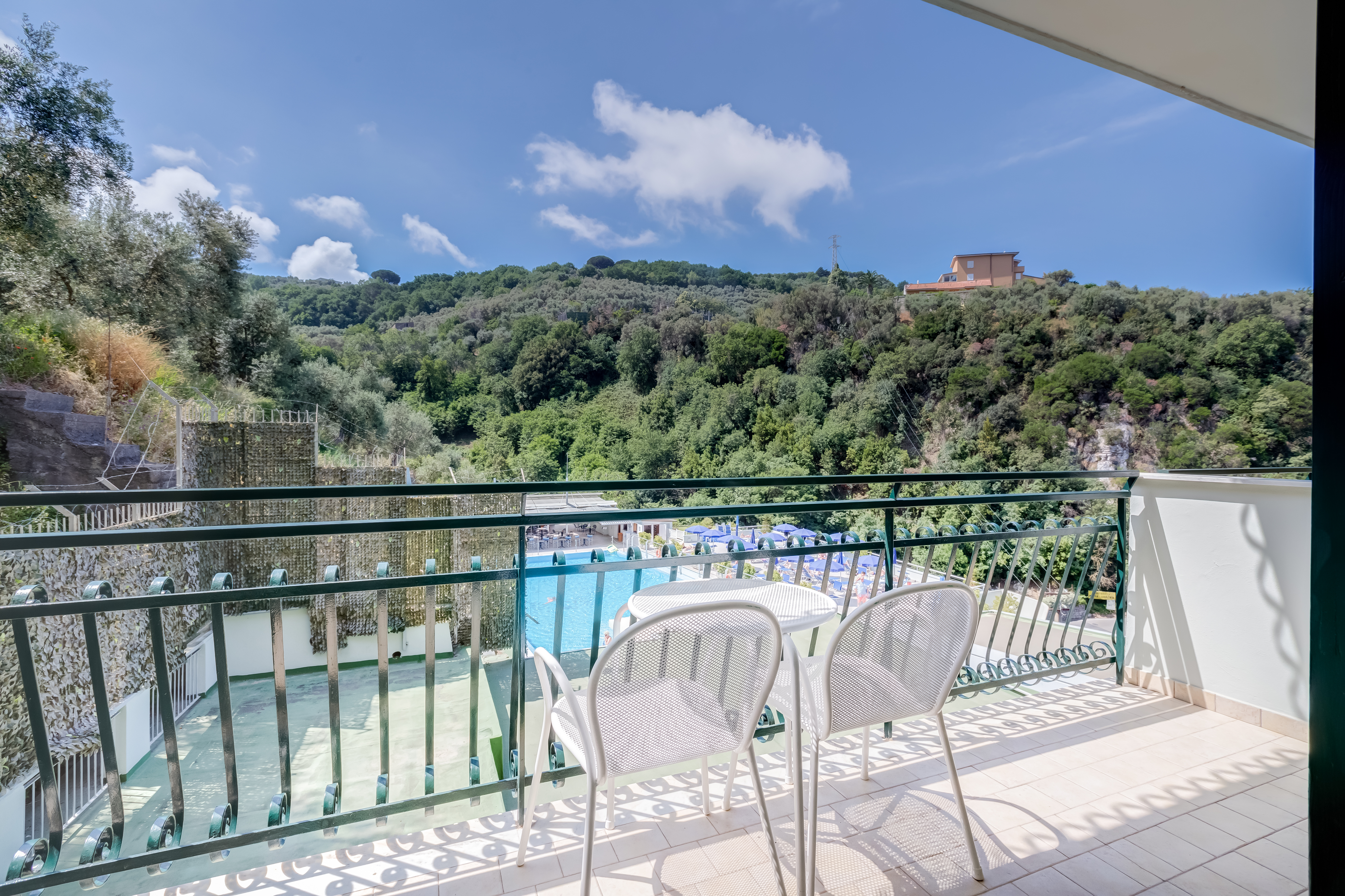 Double Classic Queen Bed