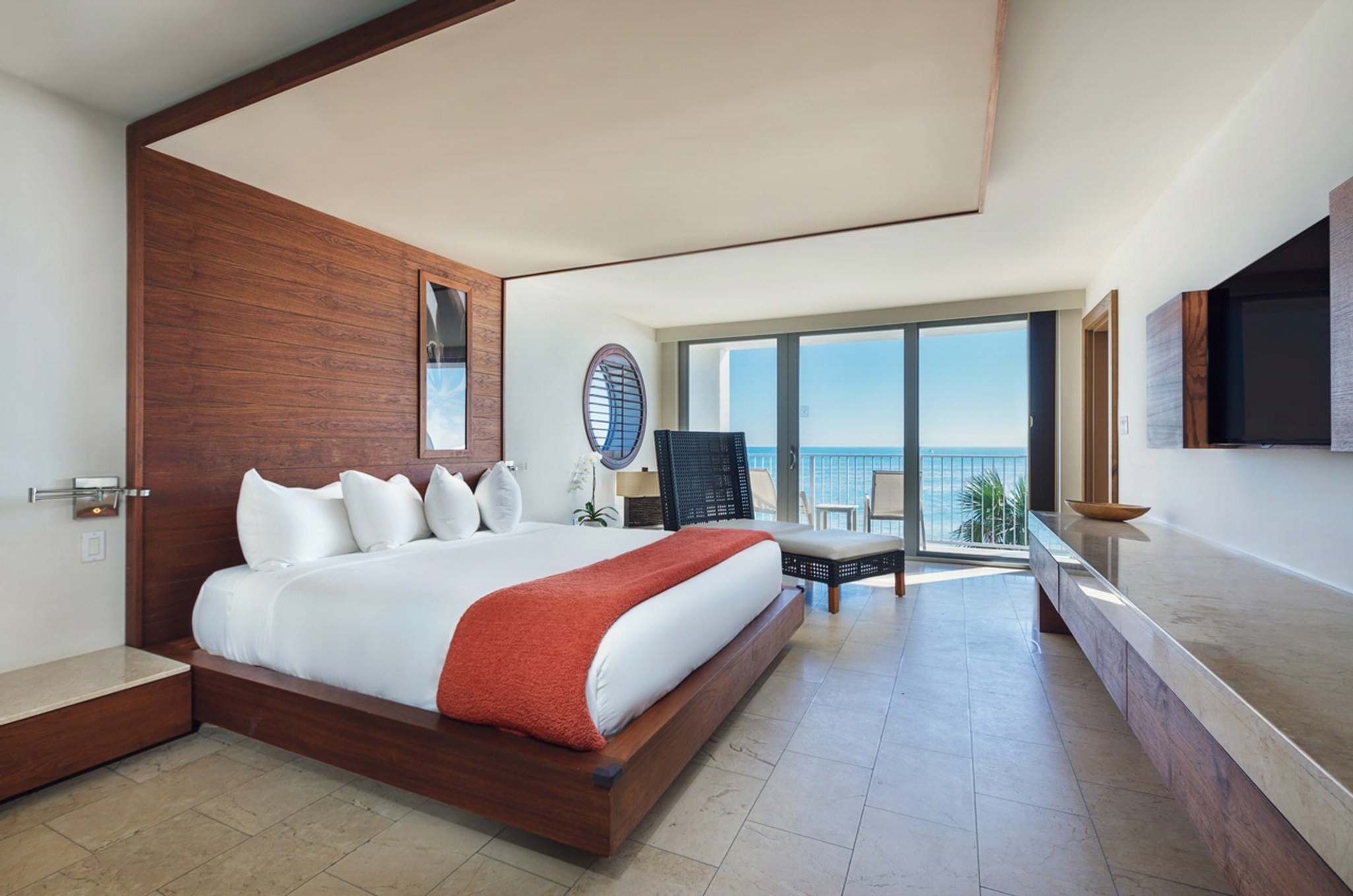 Suite Ocean Front King Bed