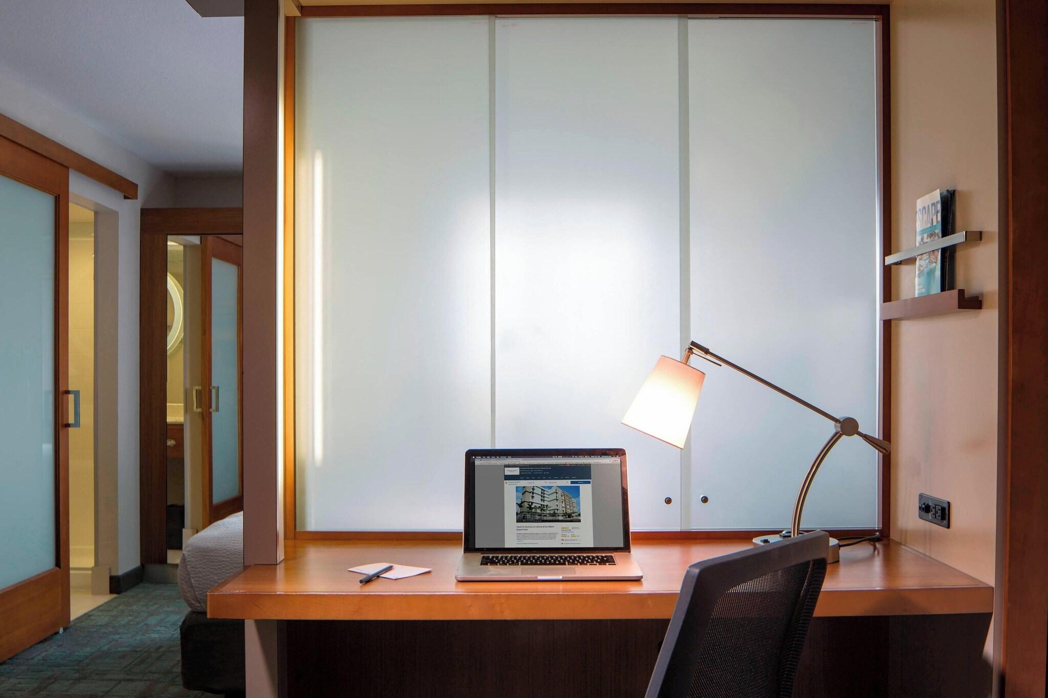 Studio Accessible King Size Bed