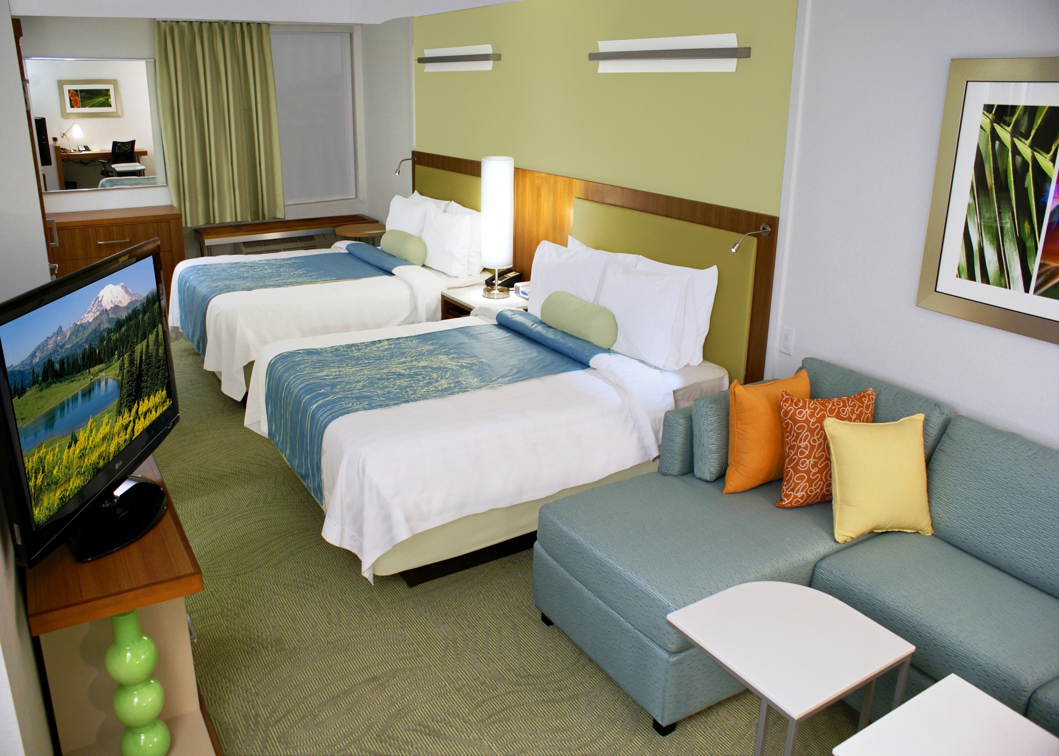 Studio Two Queen Beds