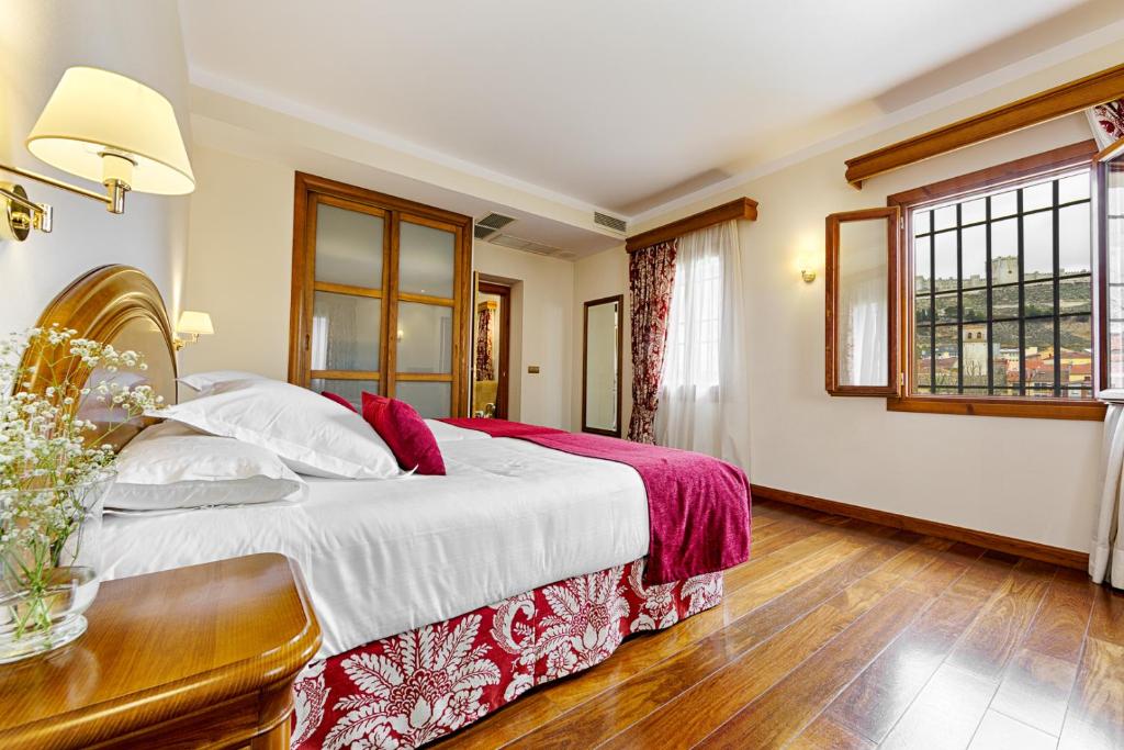 Double or Twin Queen Size Bed