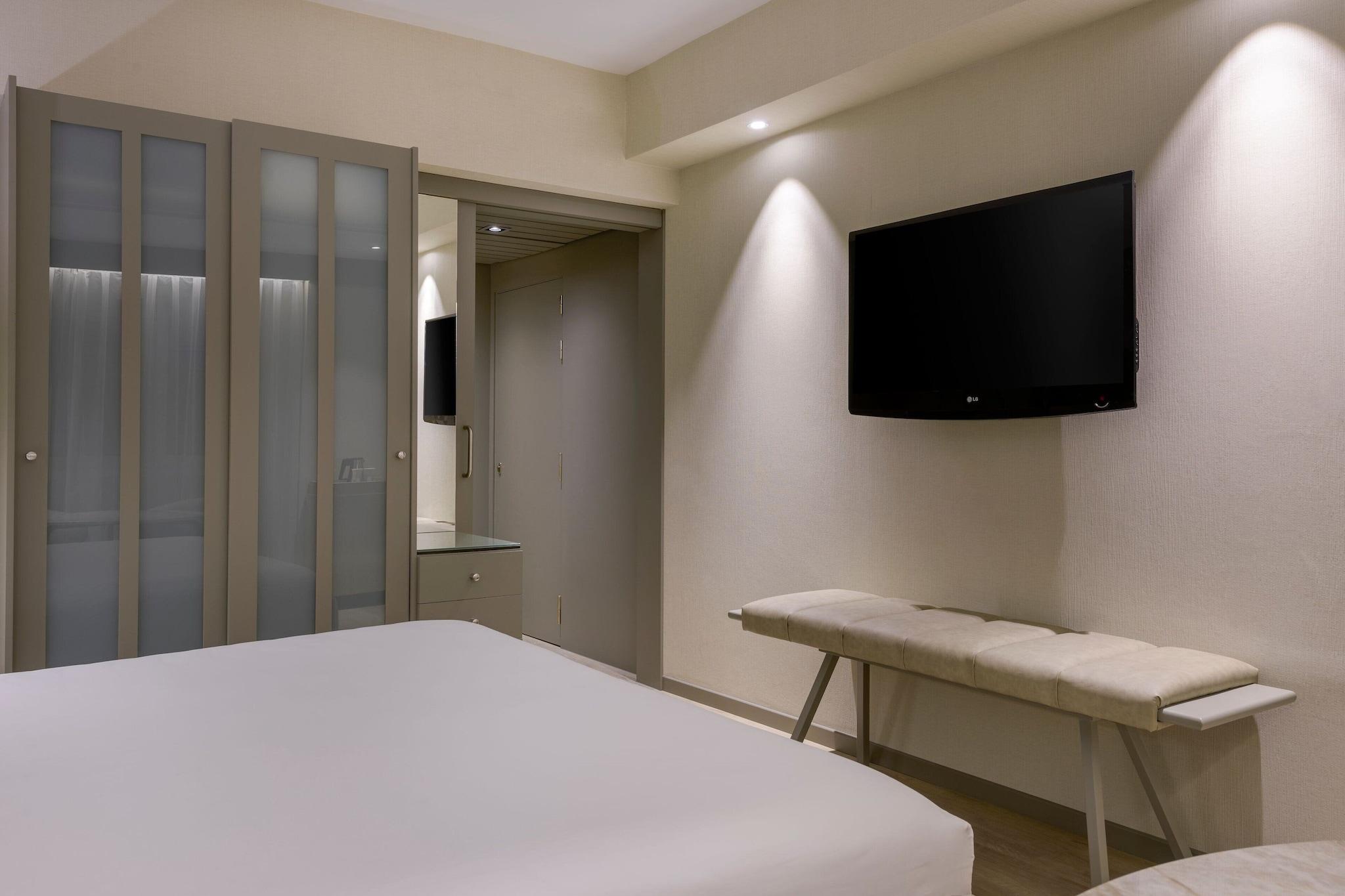 Double Queen Size Bed