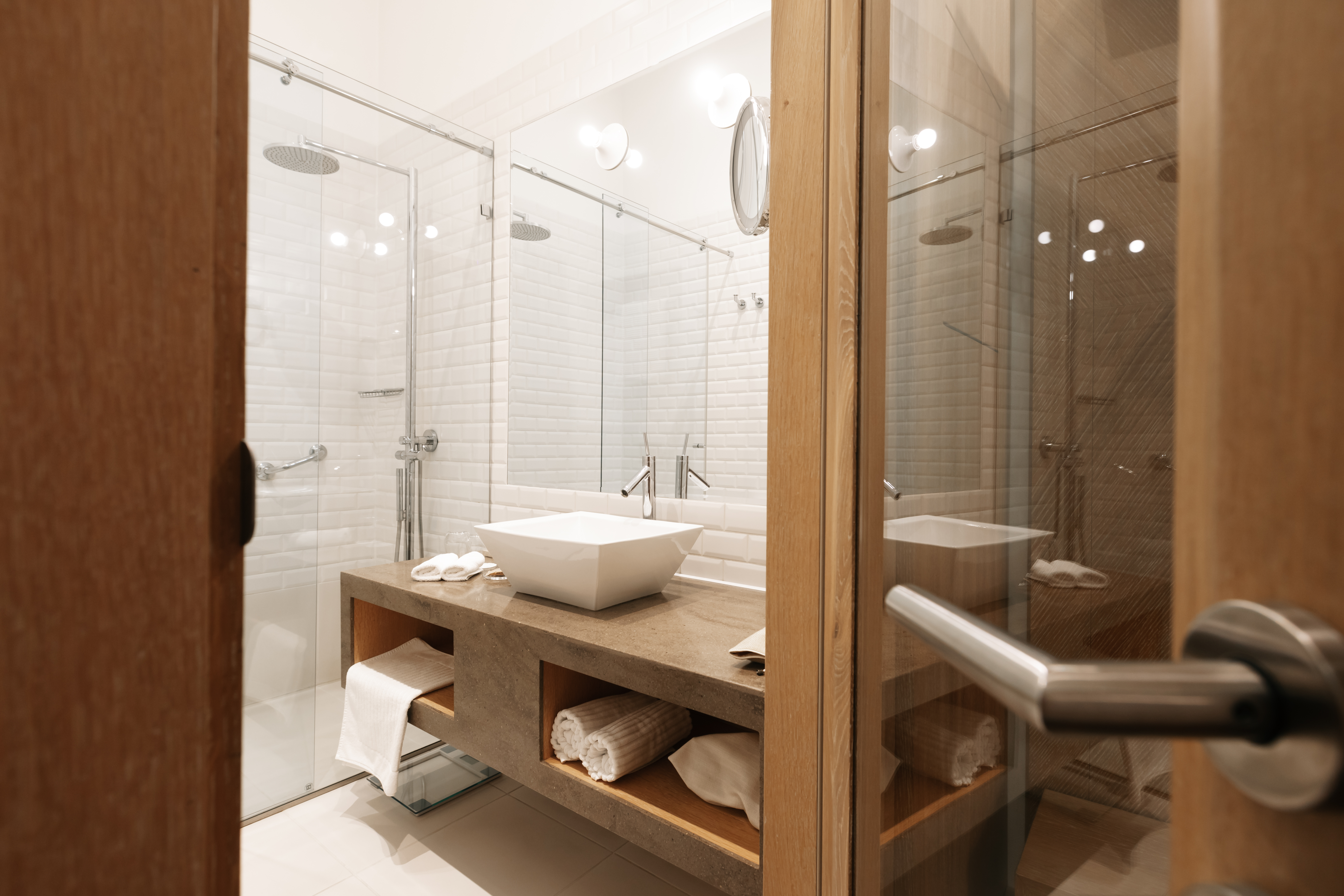 Double Deluxe One Bed