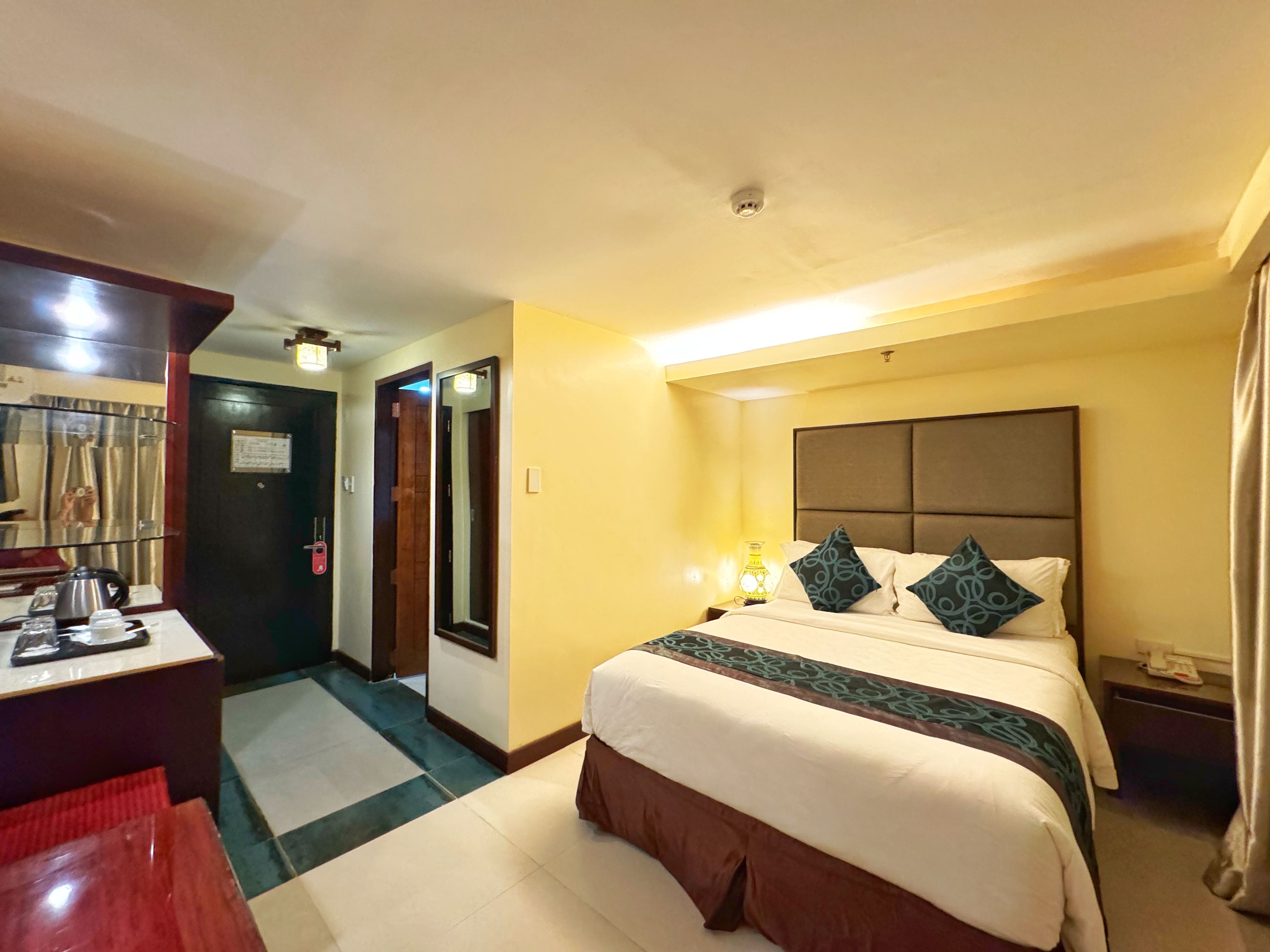 Double Deluxe Queen Bed