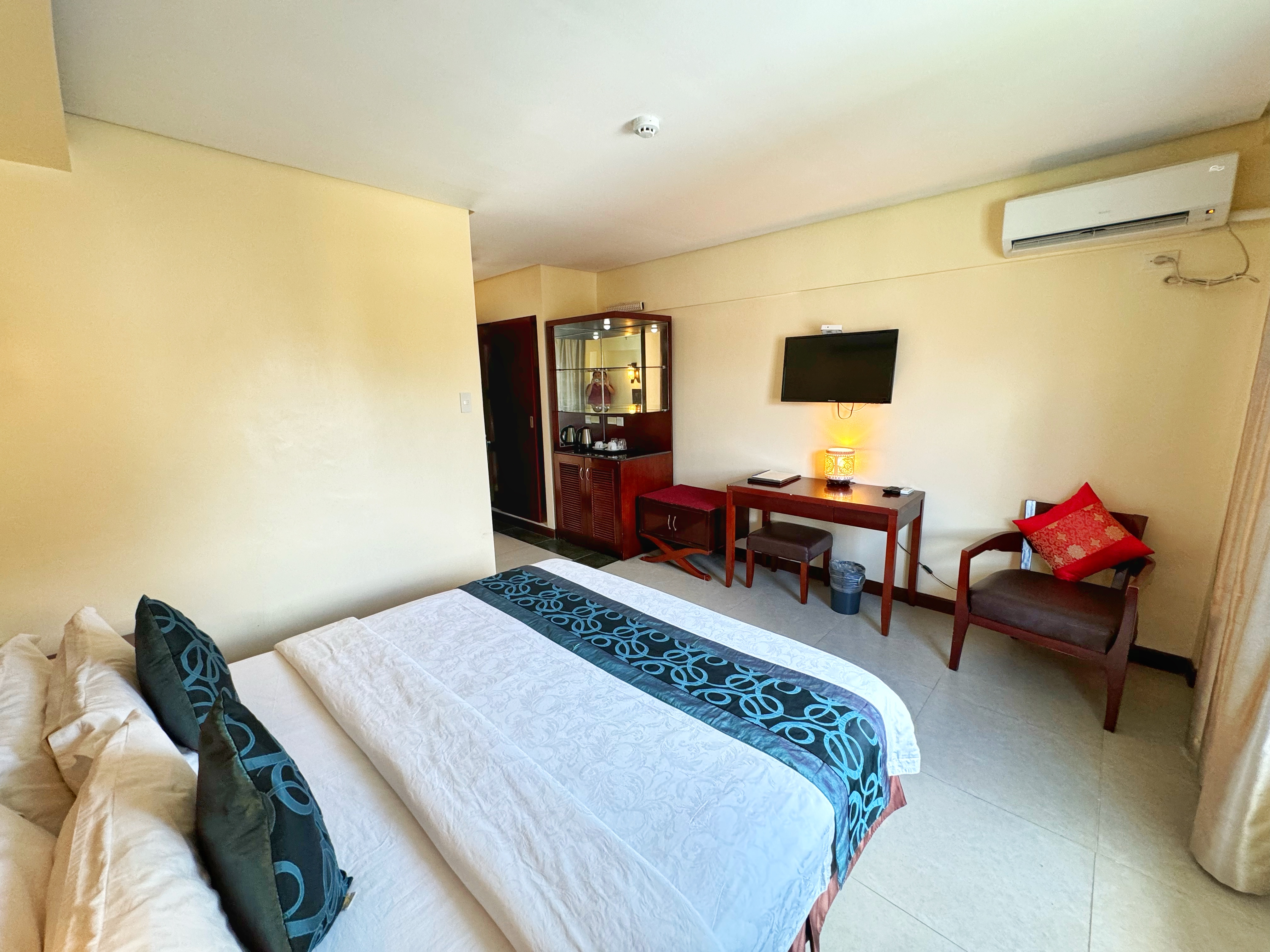 Double Deluxe King Bed