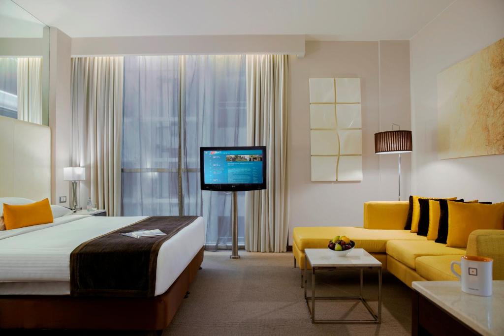 Studio Queen Size Bed