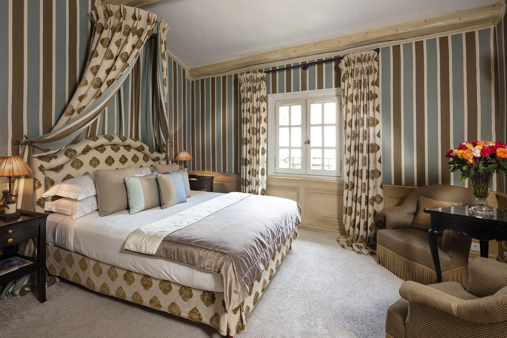 Double Queen Size Bed