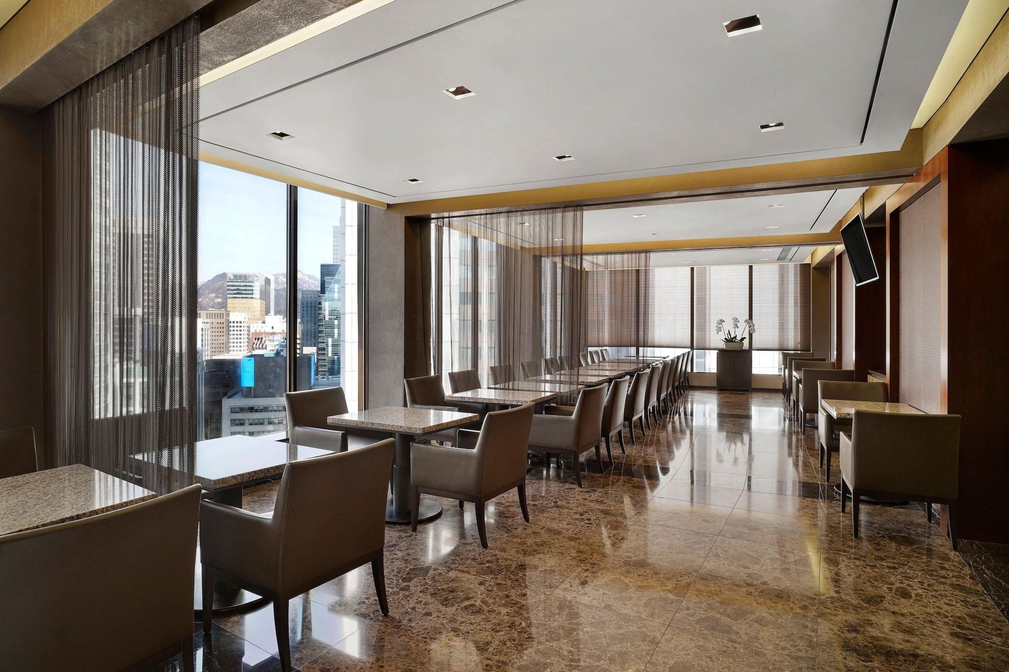 Suite Club City View